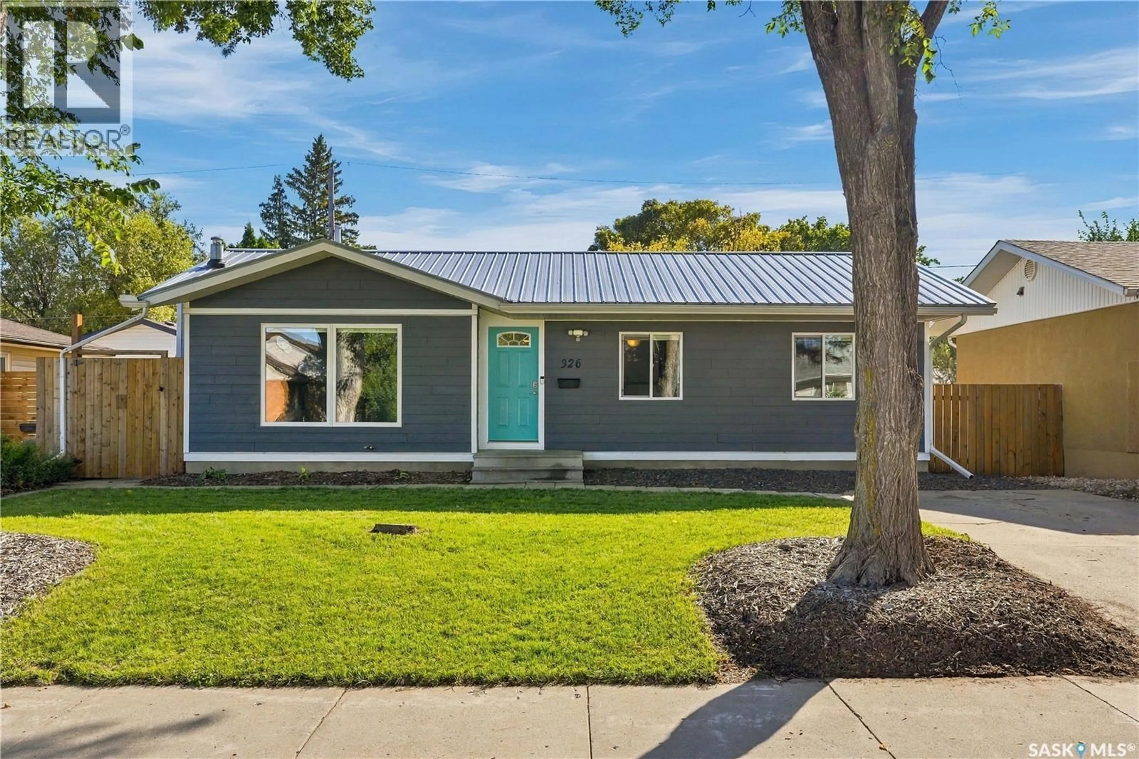 Home with vinyl exterior material, street for 326 VANCOUVER AVENUE, Saskatoon Saskatchewan S7L3P6