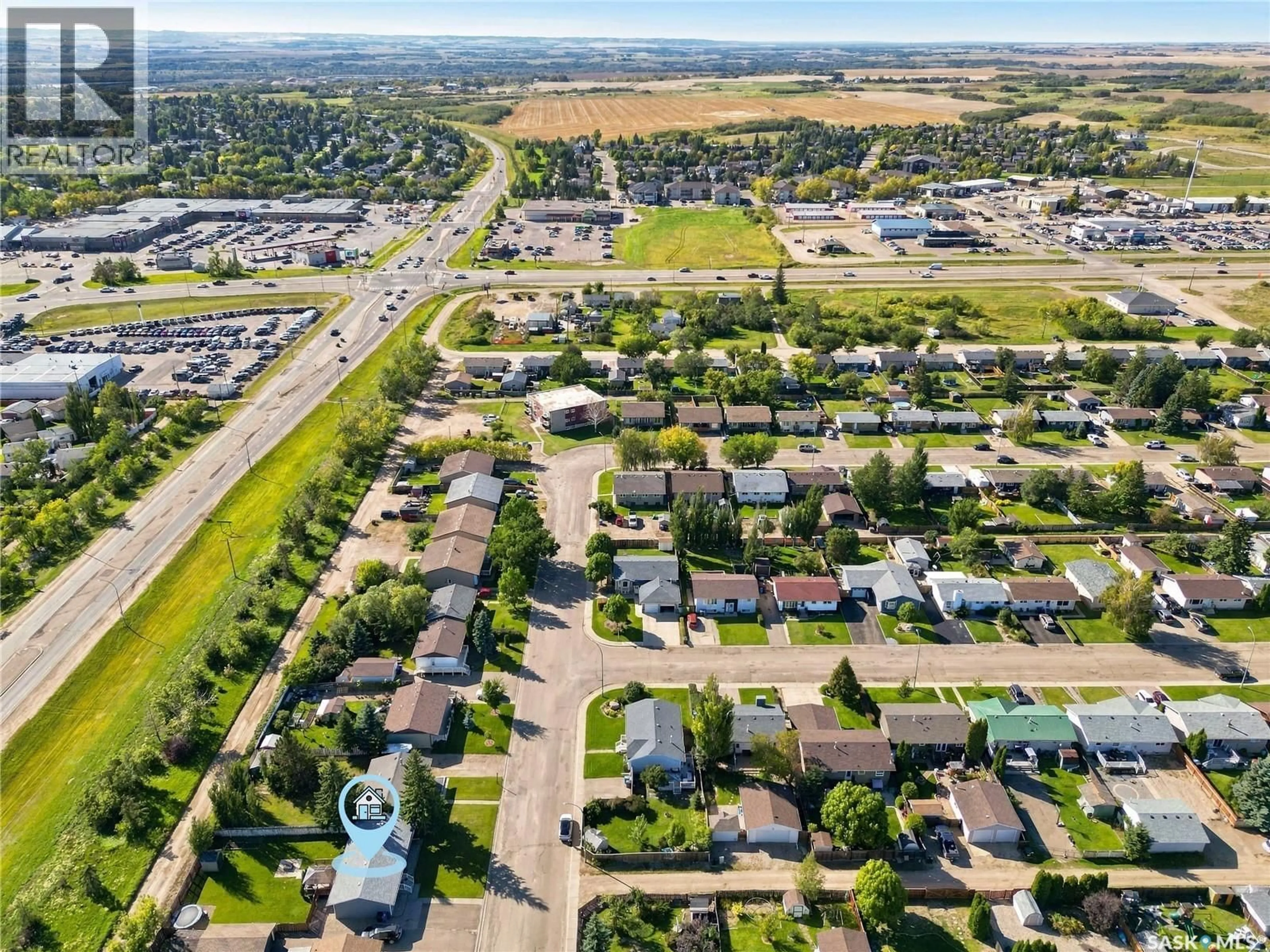A pic from outside/outdoor area/front of a property/back of a property/a pic from drone, street for 10206 ROSS CRESCENT, North Battleford Saskatchewan S9A3R6