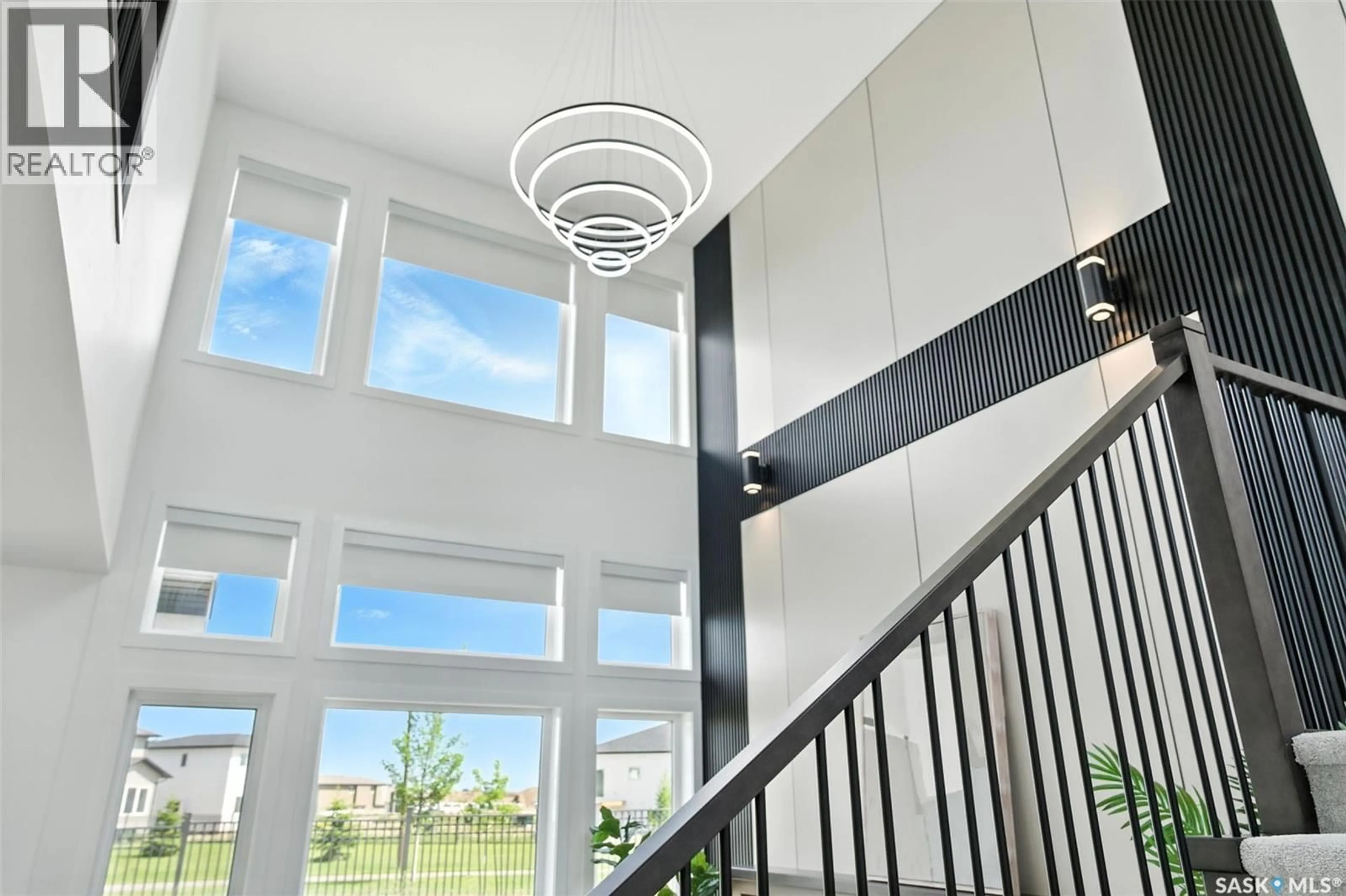 Indoor foyer for 319 WOOLF BAY, Saskatoon Saskatchewan S7W1E5