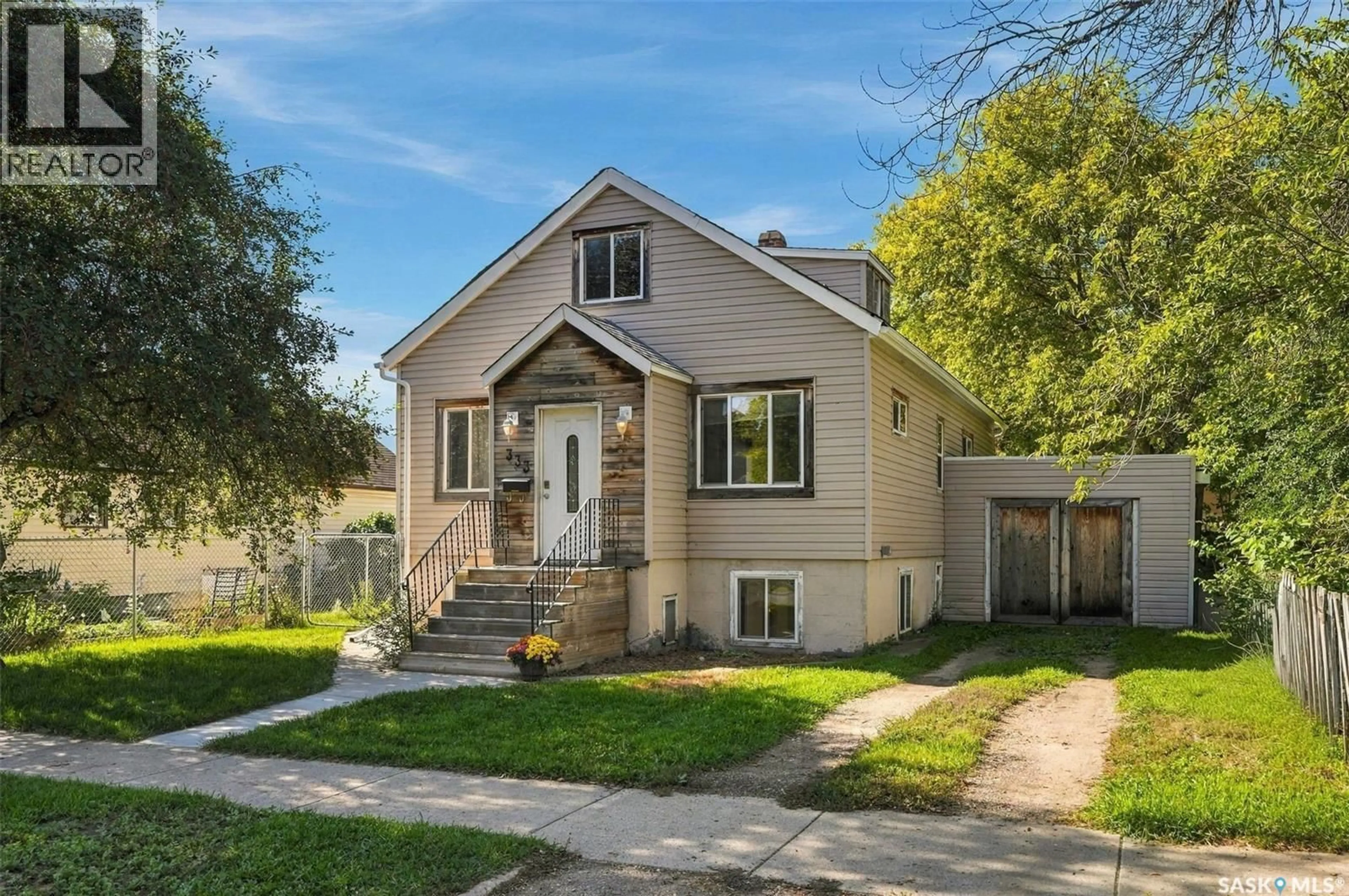 Home with vinyl exterior material, street for 333 J AVENUE, Saskatoon Saskatchewan S7M2A4
