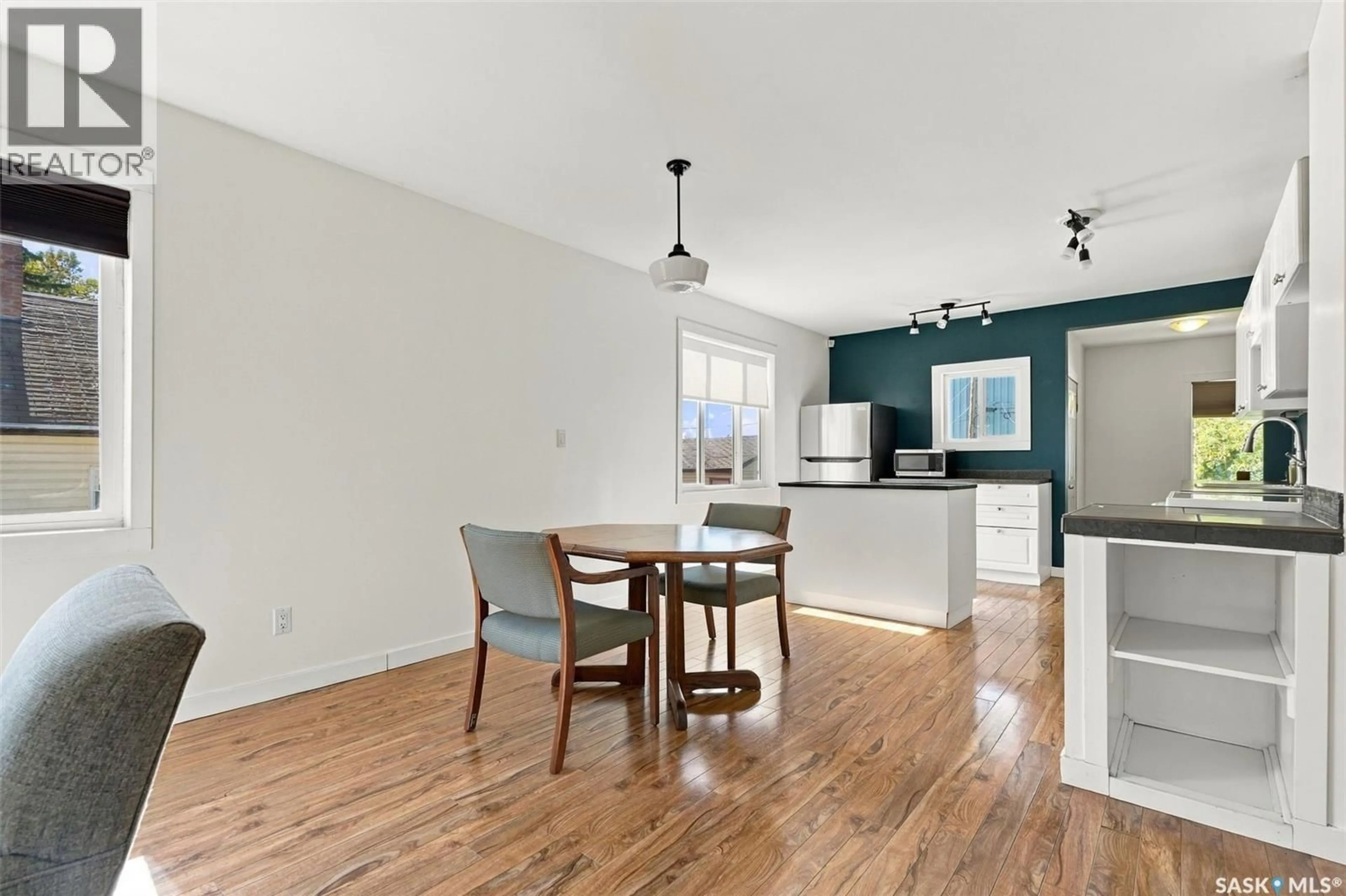 Open concept kitchen, wood/laminate floor for 333 J AVENUE, Saskatoon Saskatchewan S7M2A4