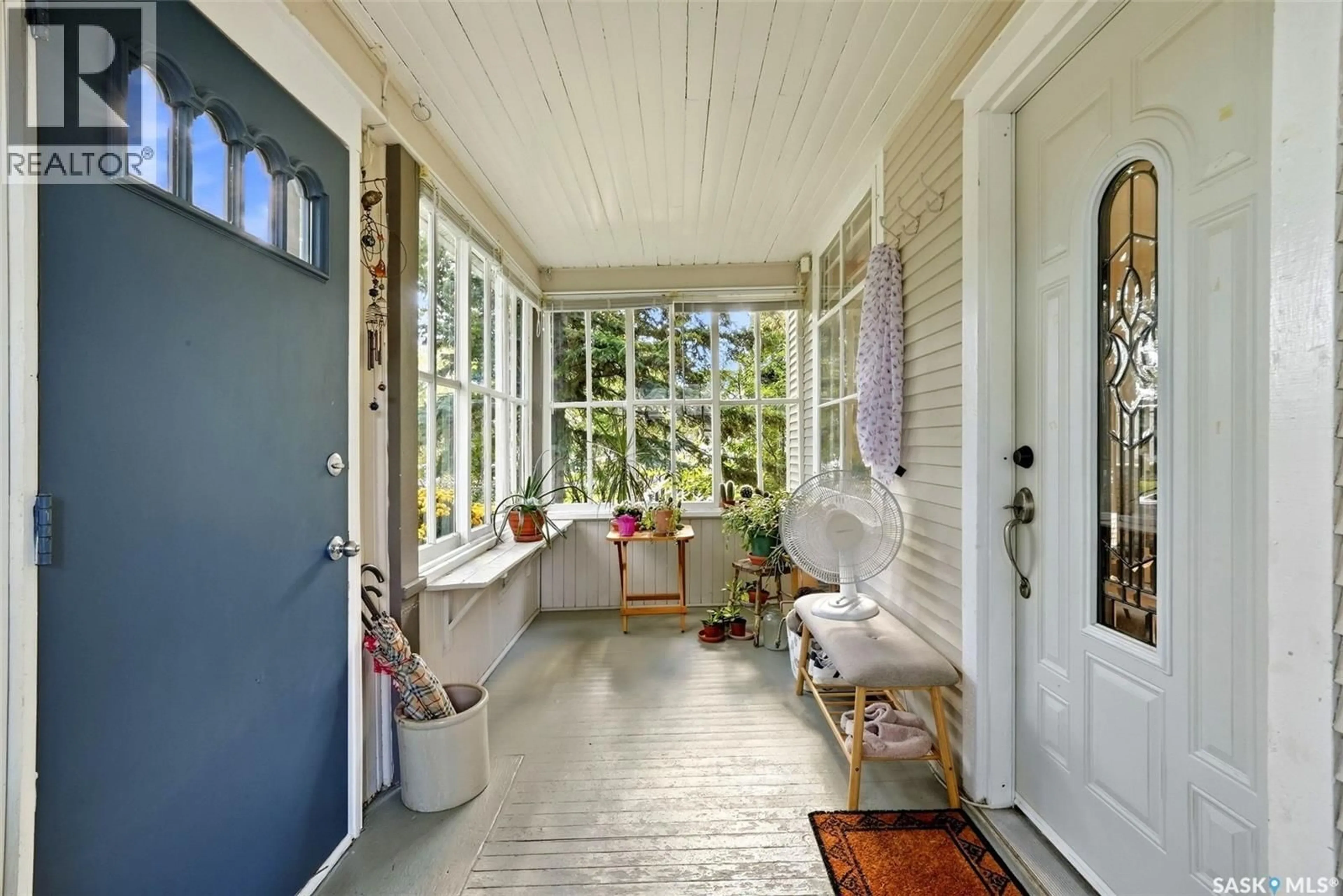 Indoor entryway for 2112 WALLACE STREET, Regina Saskatchewan S4N4A5