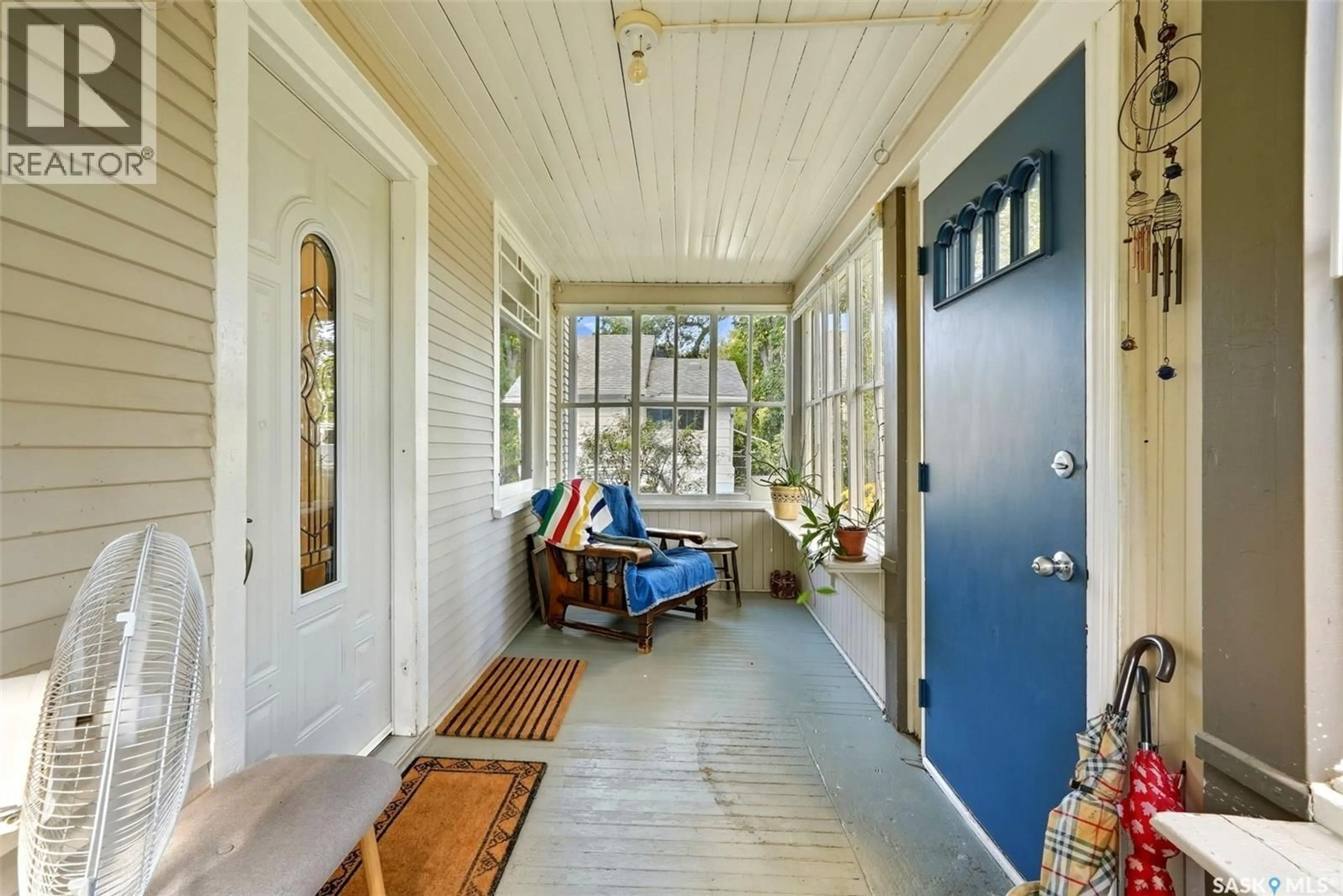 Indoor entryway for 2112 WALLACE STREET, Regina Saskatchewan S4N4A5