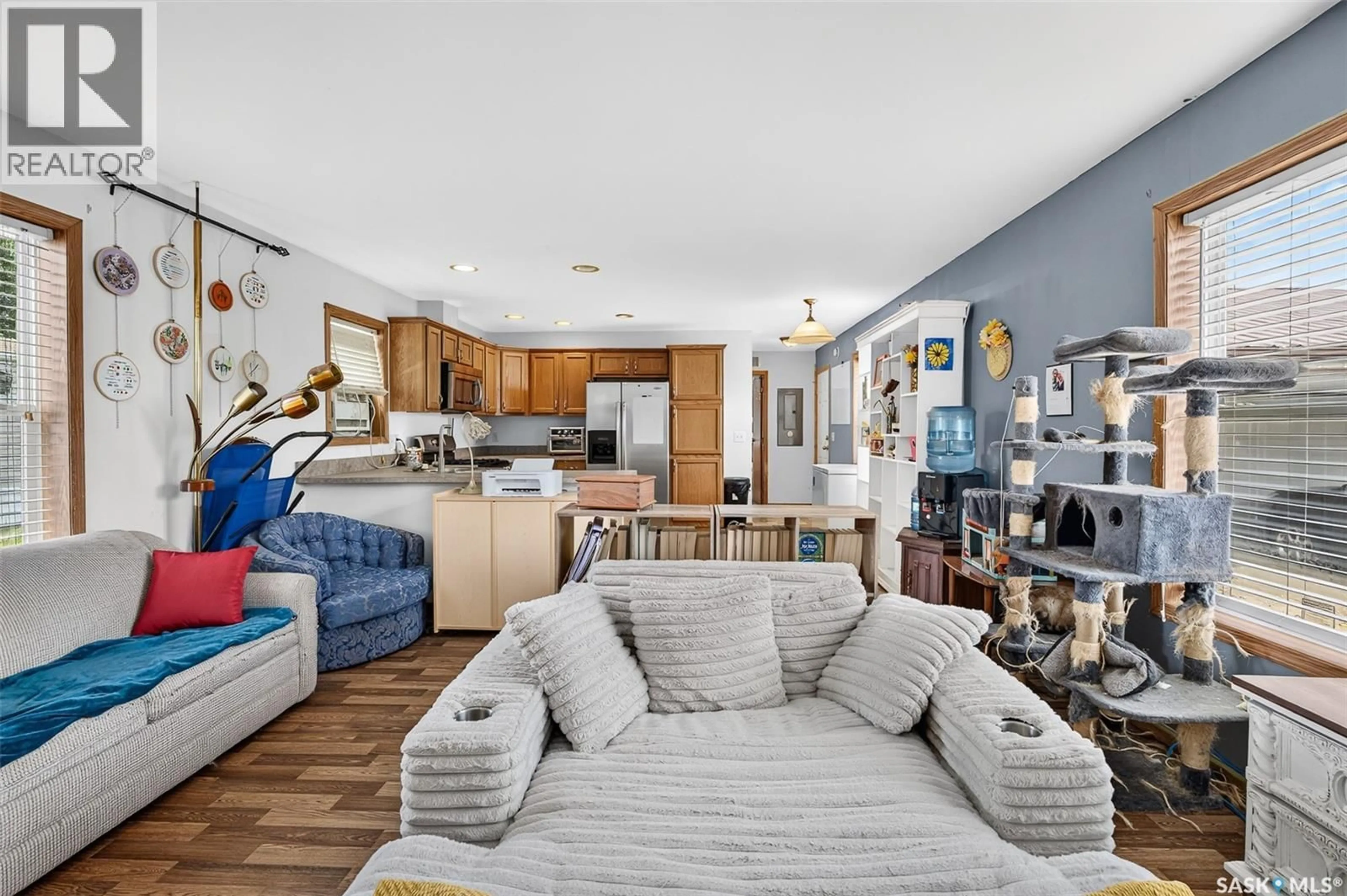 Living room with furniture, unknown for J5 - 1295 9TH AVENUE, Moose Jaw Saskatchewan S6J1C5