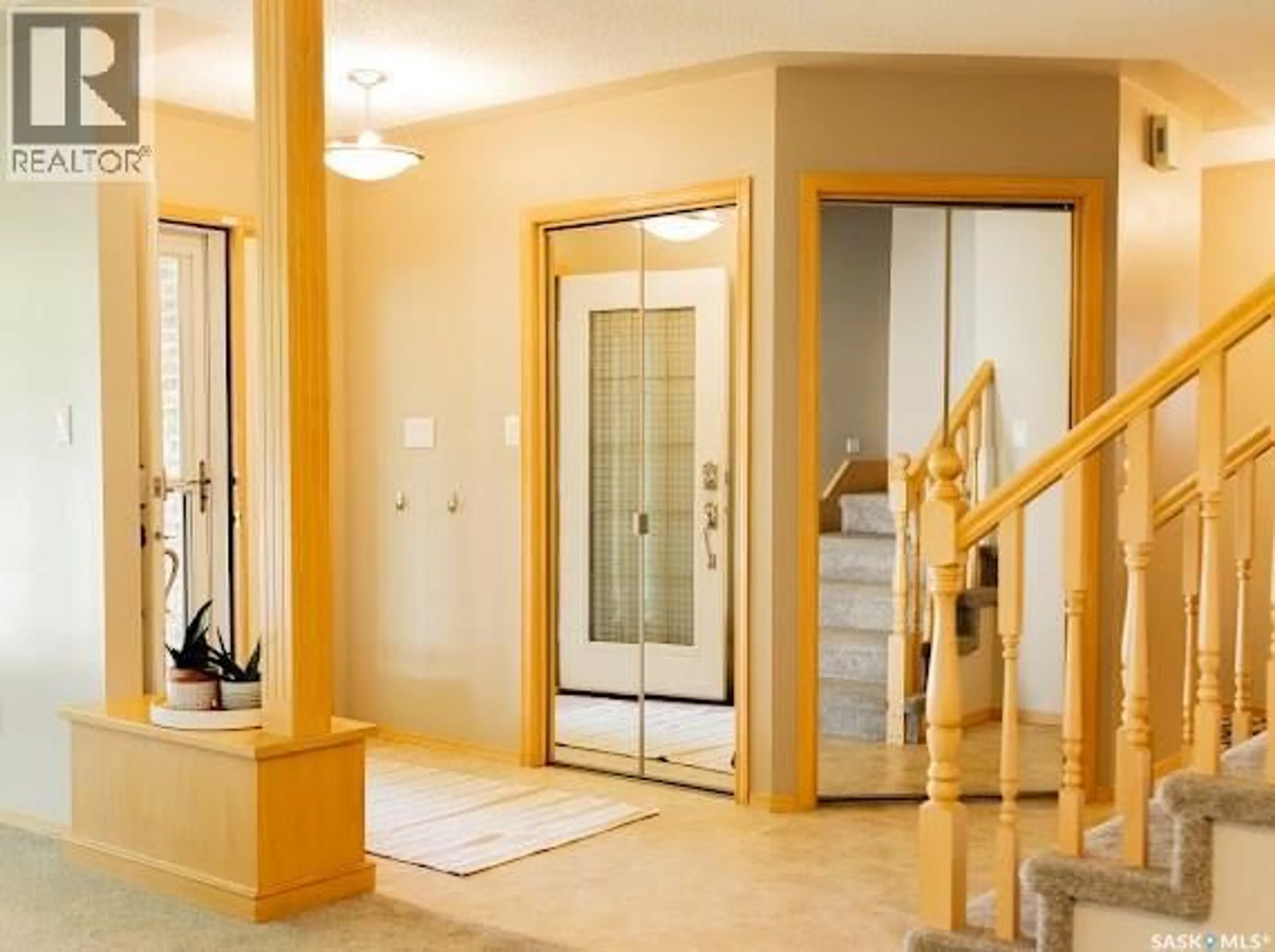 Indoor foyer for 5517 LEIBEL CRESCENT, Regina Saskatchewan S4X4G9