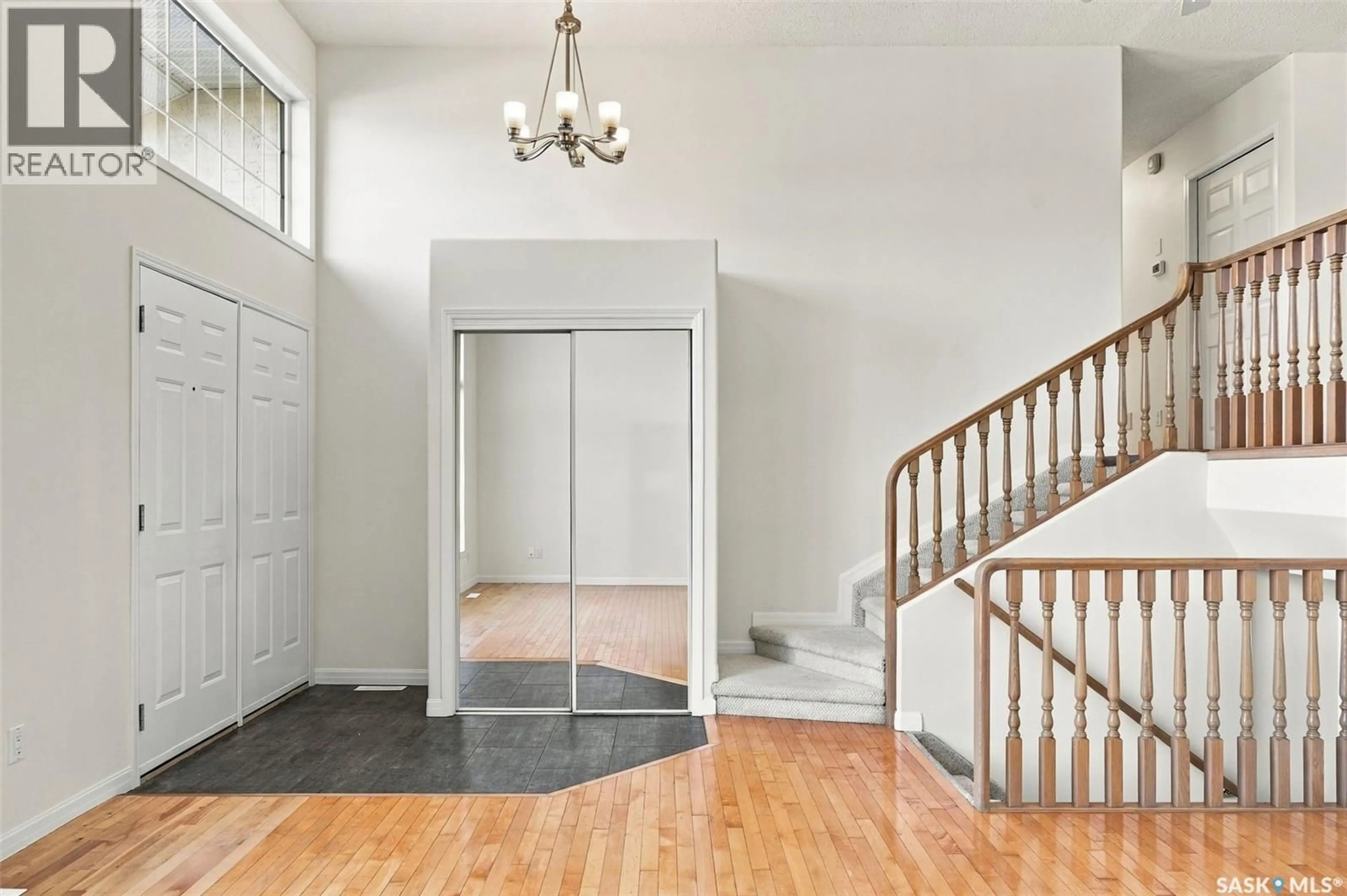Indoor foyer for 110 BRAESHIRE LANE, Saskatoon Saskatchewan S7V1A1
