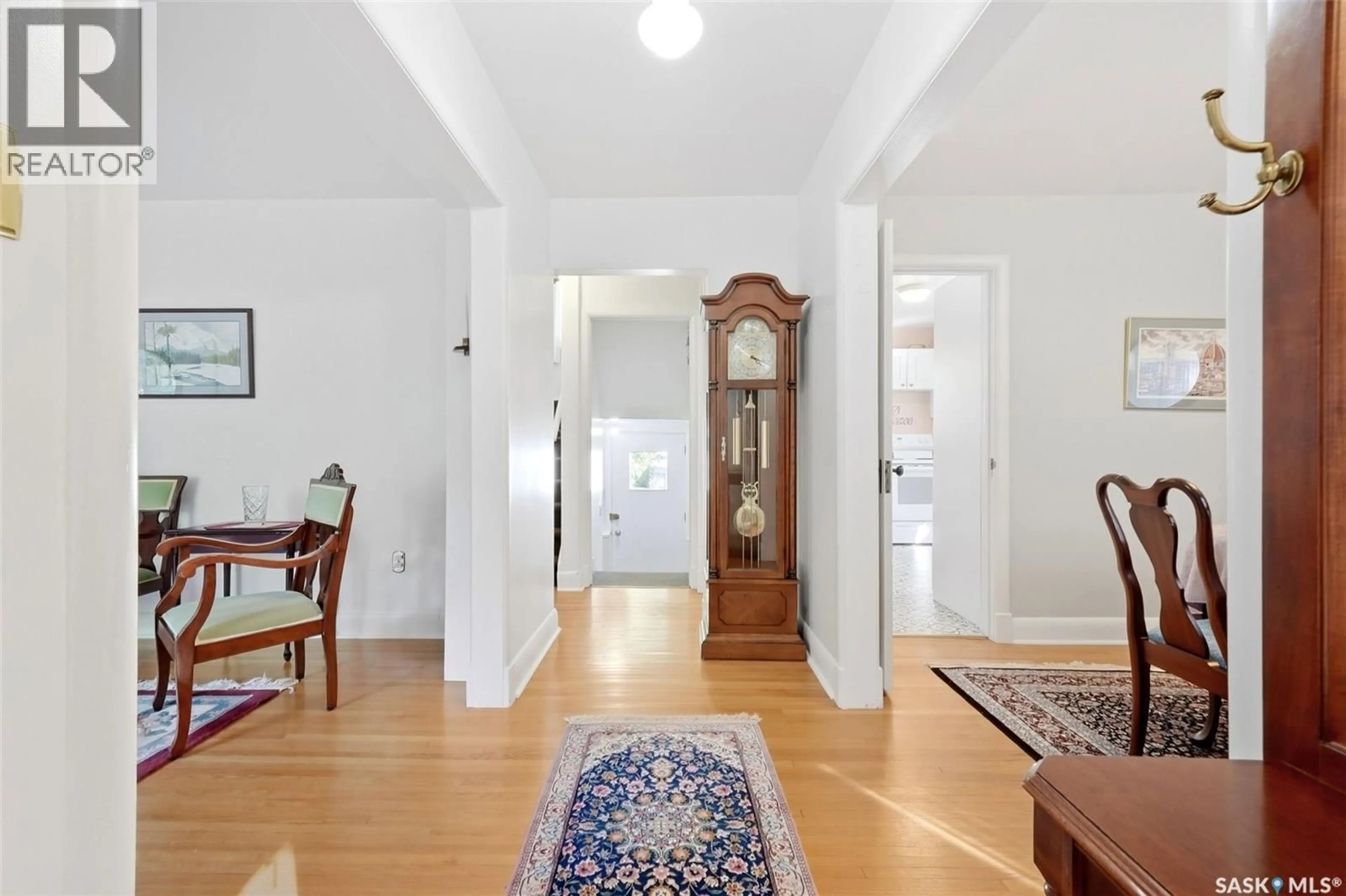 Indoor foyer for 2728 ASSINIBOINE AVENUE, Regina Saskatchewan S4S1C6