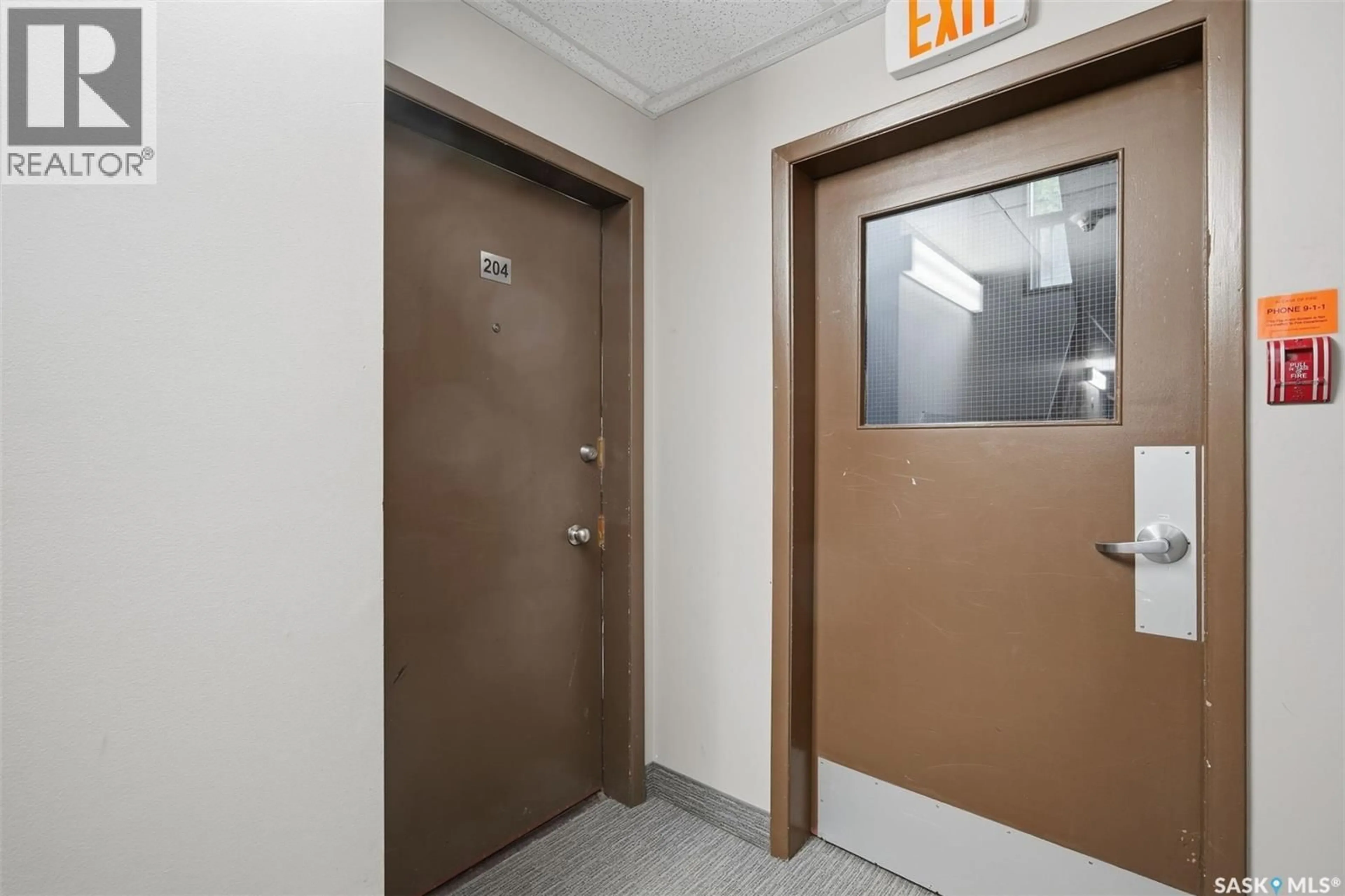 Indoor foyer for 208 - 204 SASKATCHEWAN CRESCENT, Saskatoon Saskatchewan S7N0K6