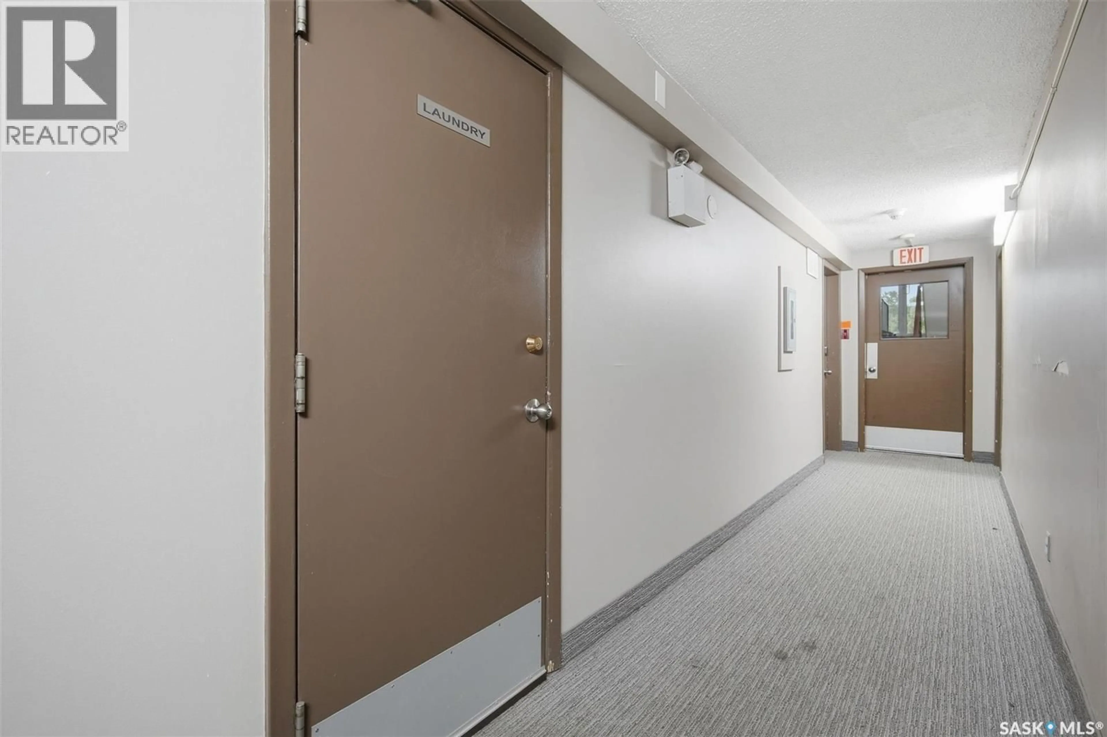 Indoor foyer for 208 - 204 SASKATCHEWAN CRESCENT, Saskatoon Saskatchewan S7N0K6