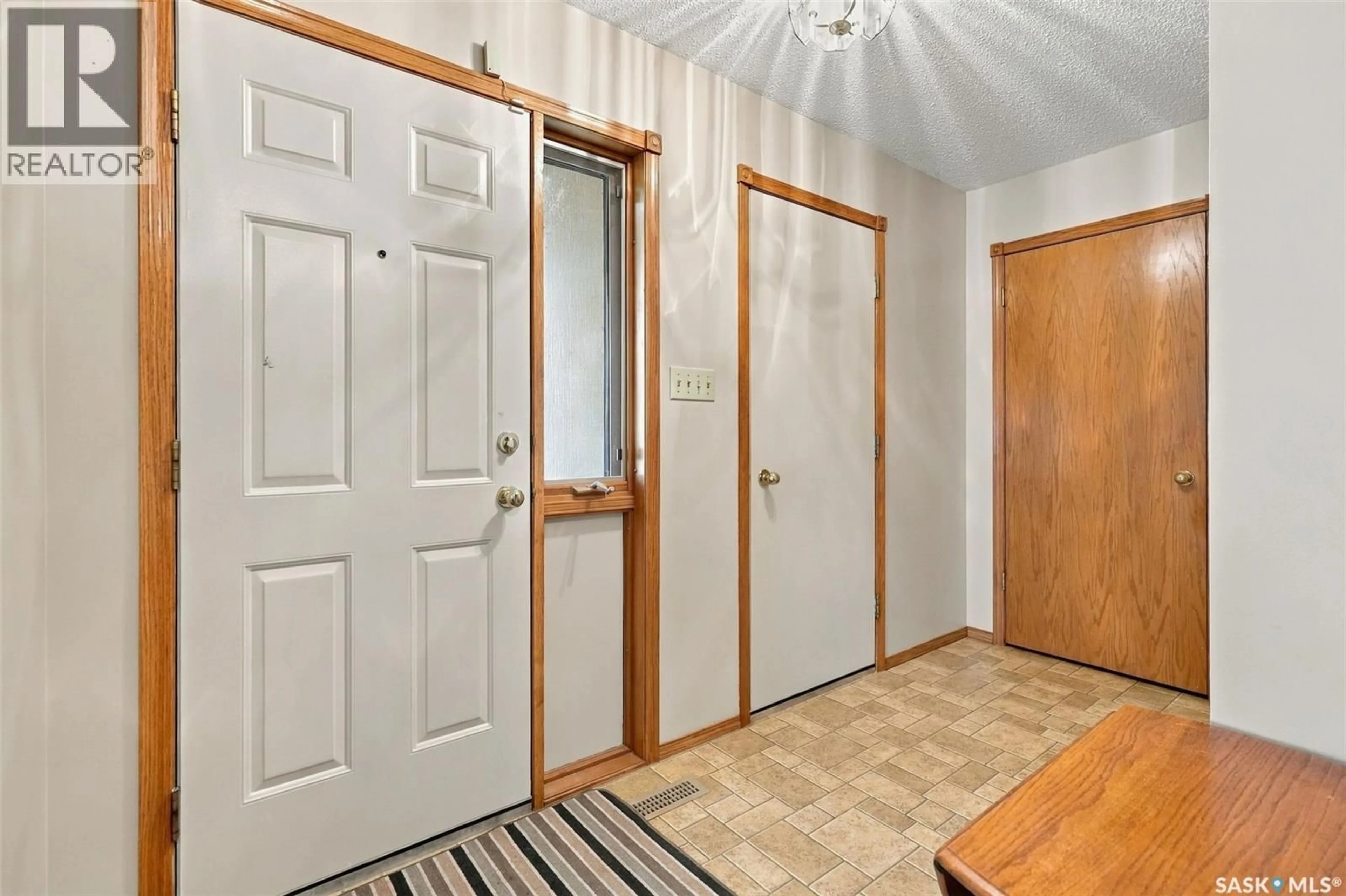 Indoor entryway for 1204 LAPCHUK CRESCENT, Regina Saskatchewan S4X4K5