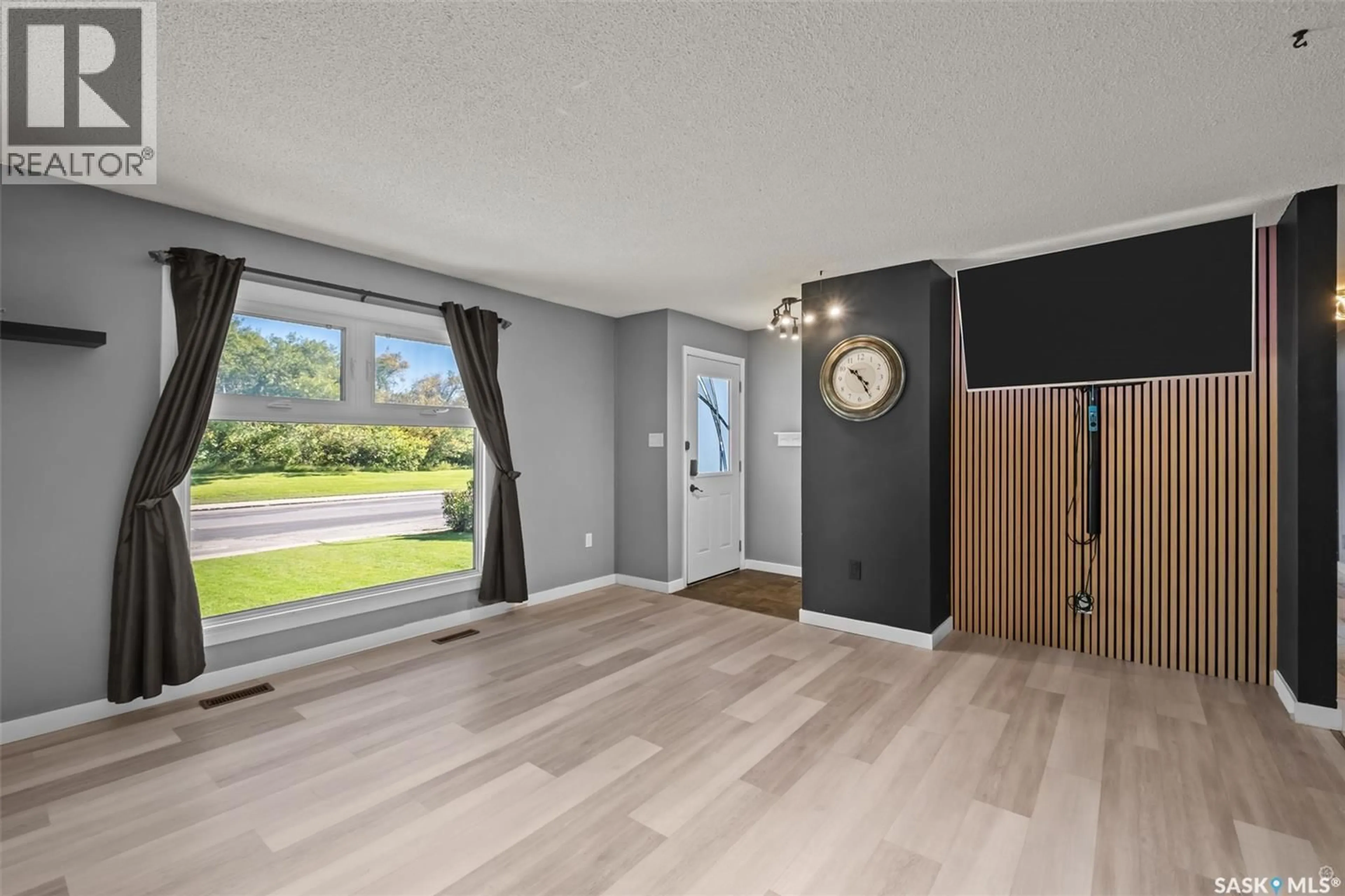 Indoor entryway for 3035 DUNN DRIVE, Prince Albert Saskatchewan S6V6Y5