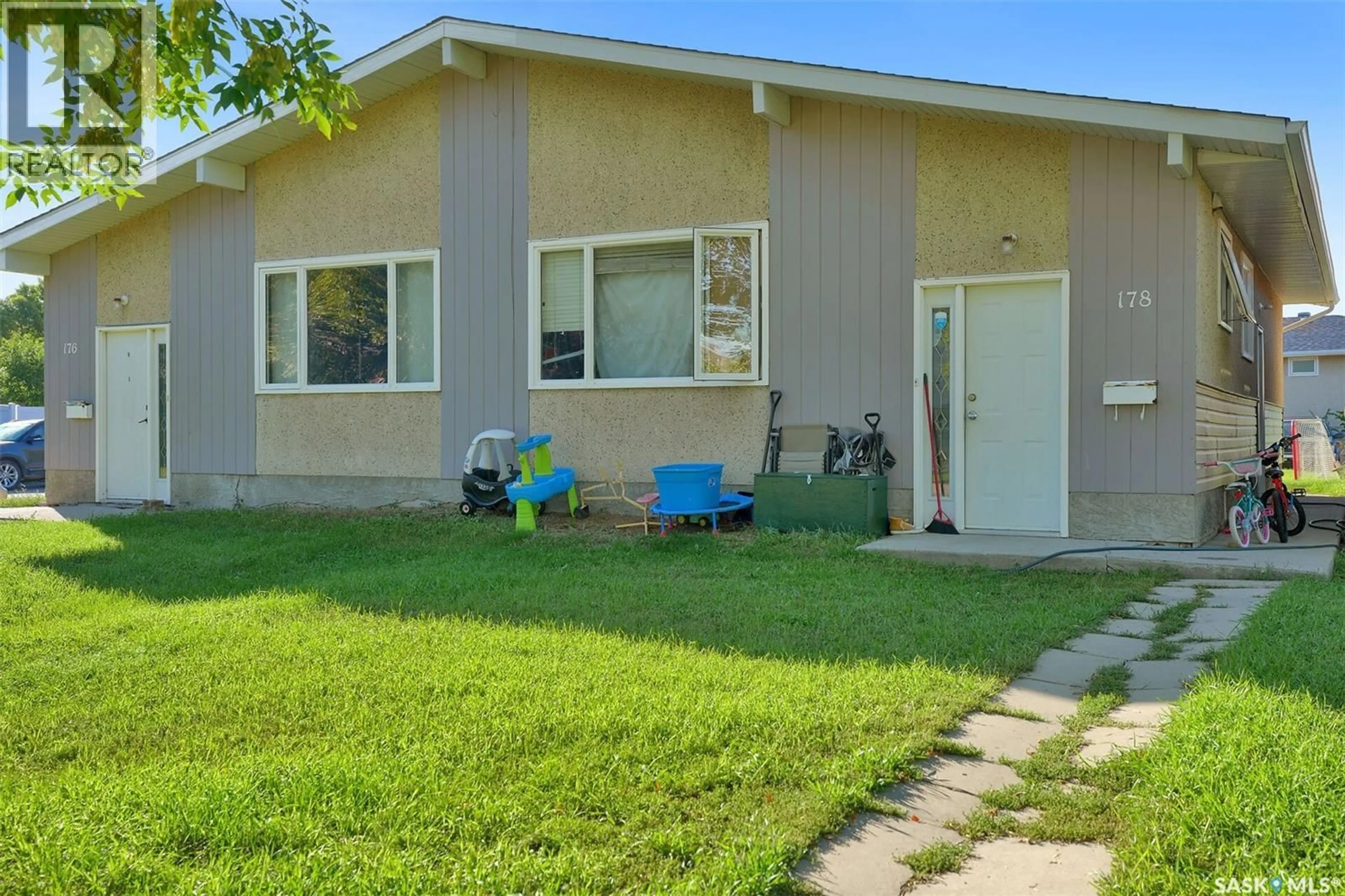 Home with vinyl exterior material, street for 176-178 ROTHWELL CRESCENT, Regina Saskatchewan S4N1R8