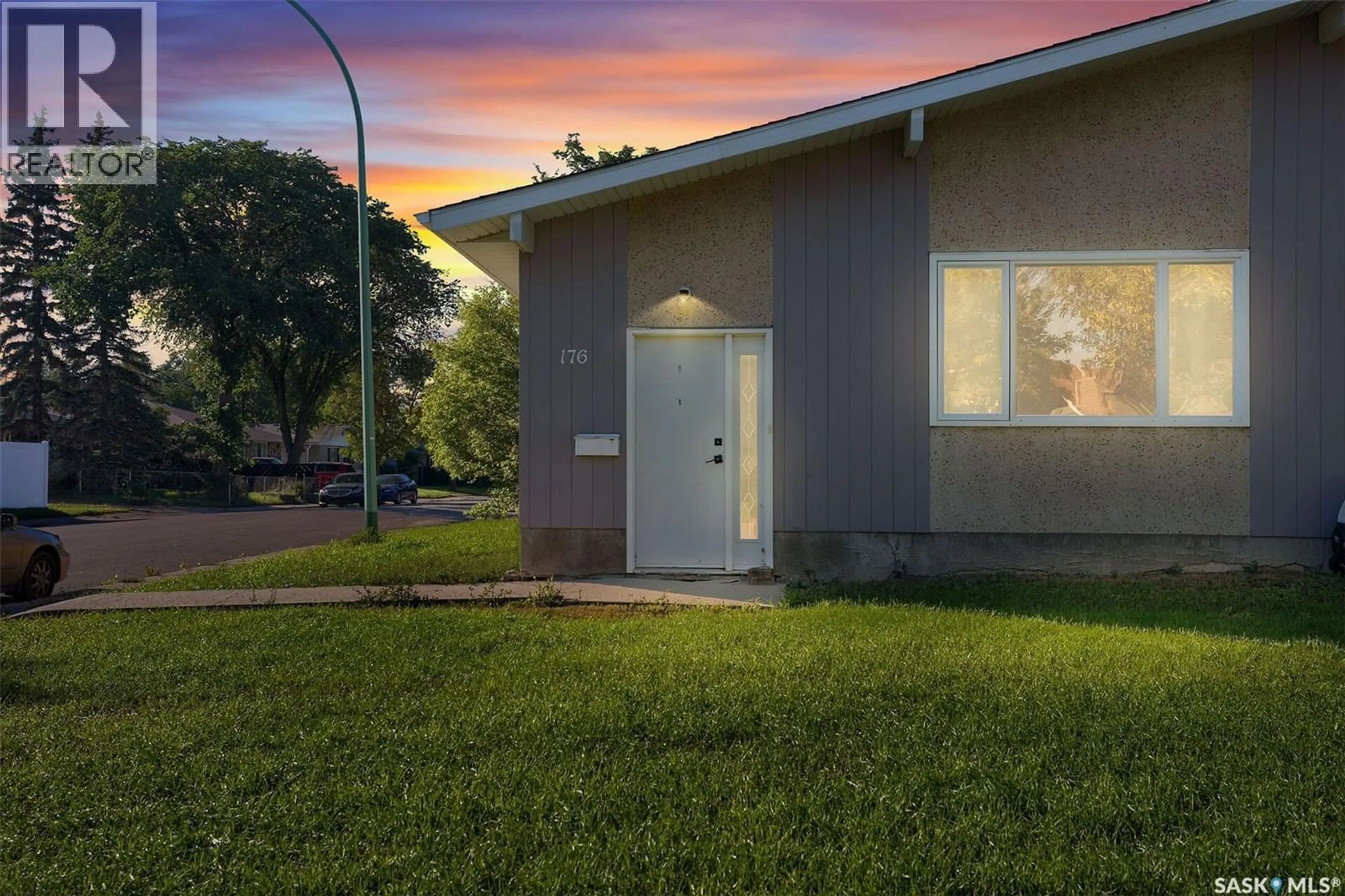 Home with vinyl exterior material, street for 176-178 ROTHWELL CRESCENT, Regina Saskatchewan S4N1R8