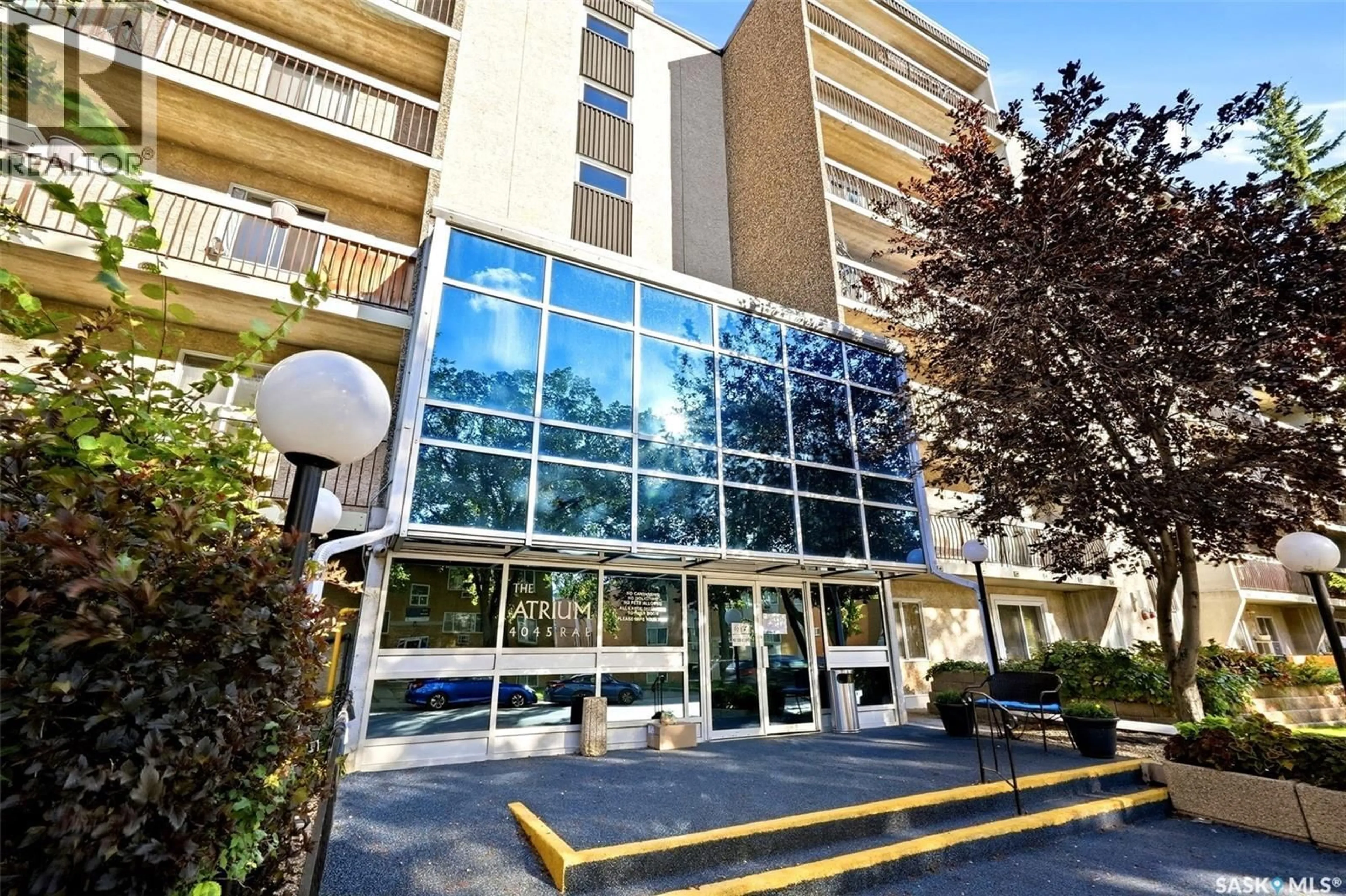 Indoor foyer for 214 - 4045 RAE STREET, Regina Saskatchewan S4S6Y8