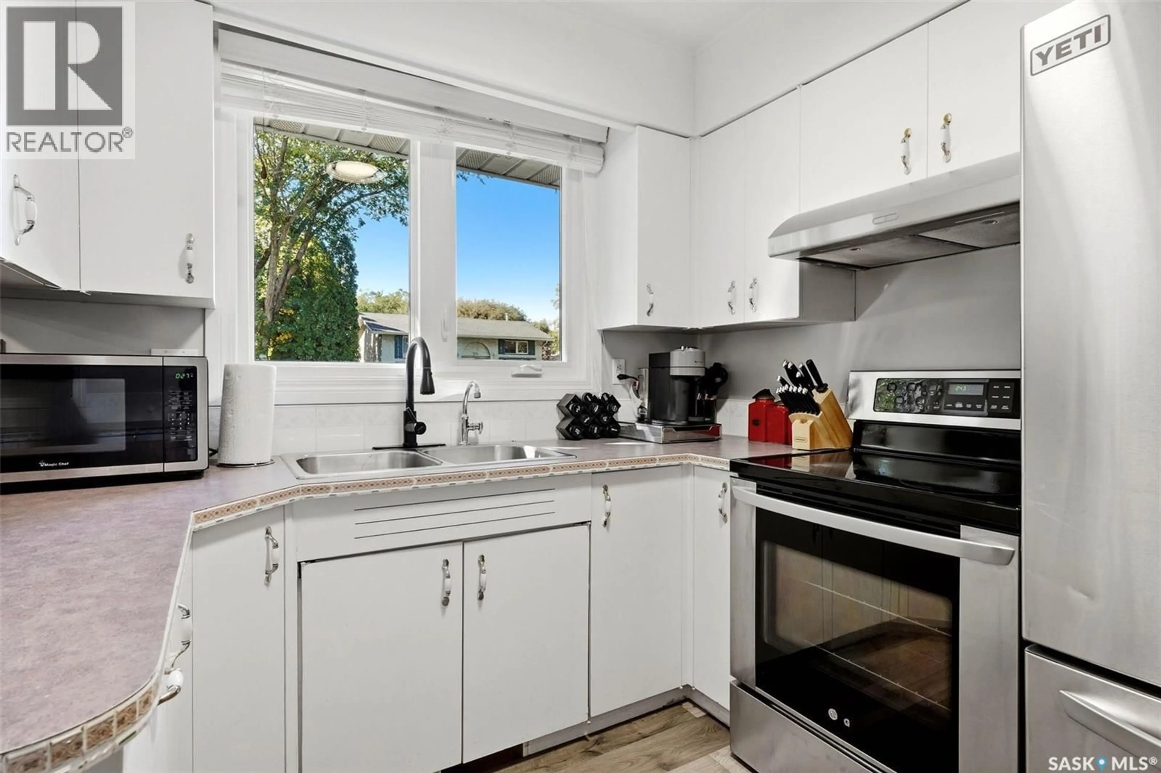 Standard kitchen, unknown for 16 SANDISON CRESCENT, Regina Saskatchewan S4R6R9