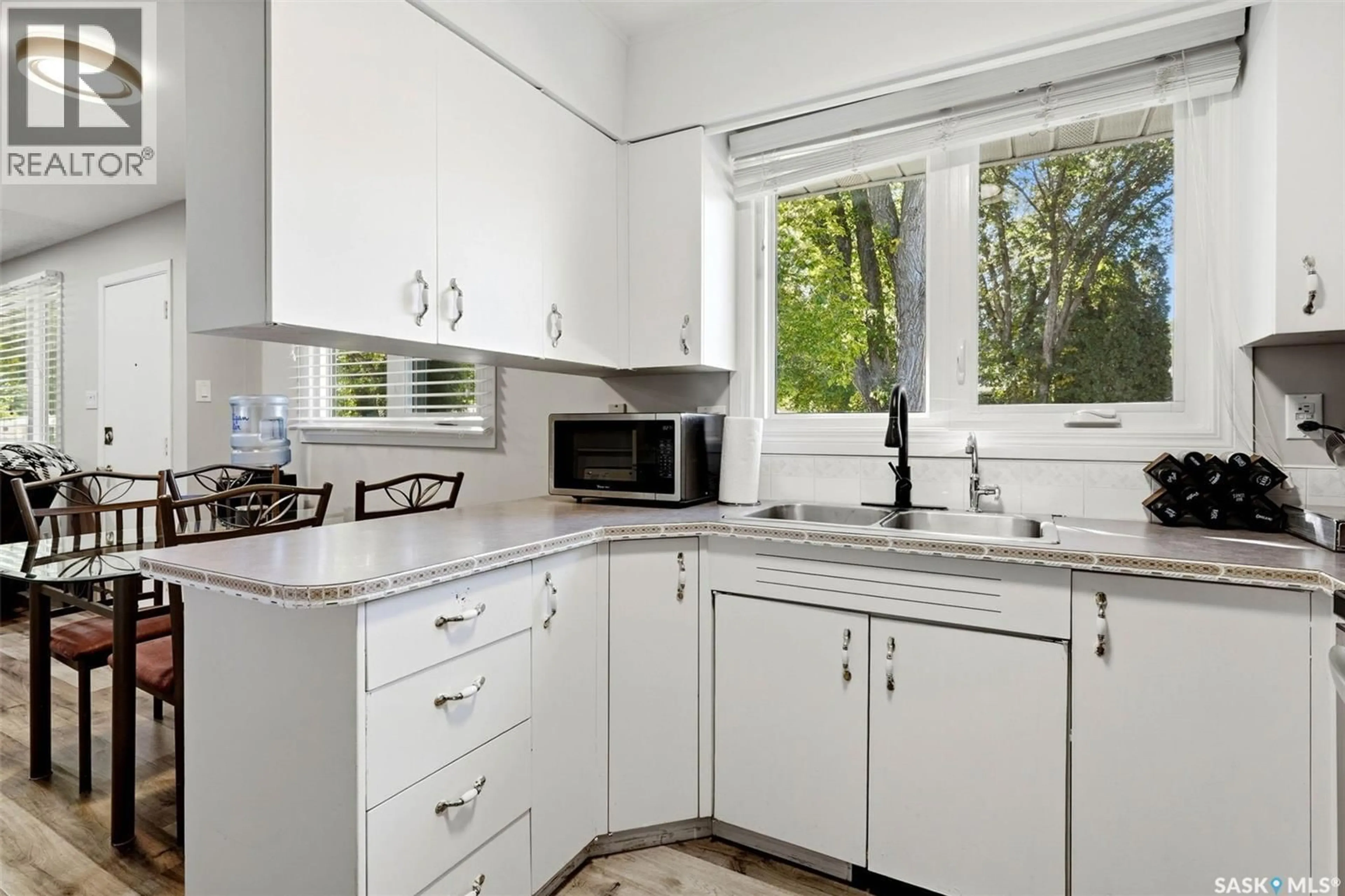 Standard kitchen, unknown for 16 SANDISON CRESCENT, Regina Saskatchewan S4R6R9