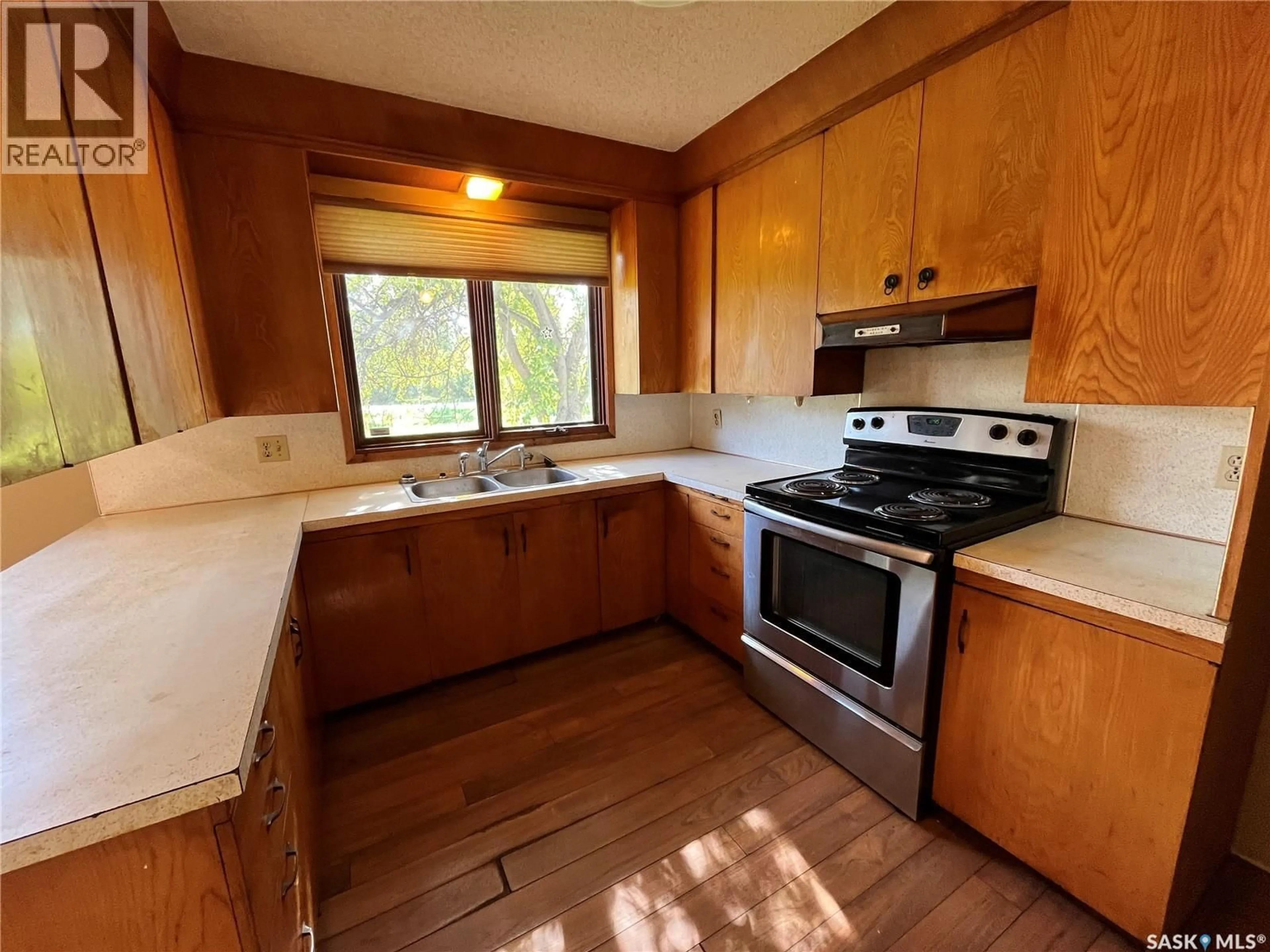 Standard kitchen, wood/laminate floor for COLE ACREAGE, Turtle River Rm No. 469 Saskatchewan S0M0V0