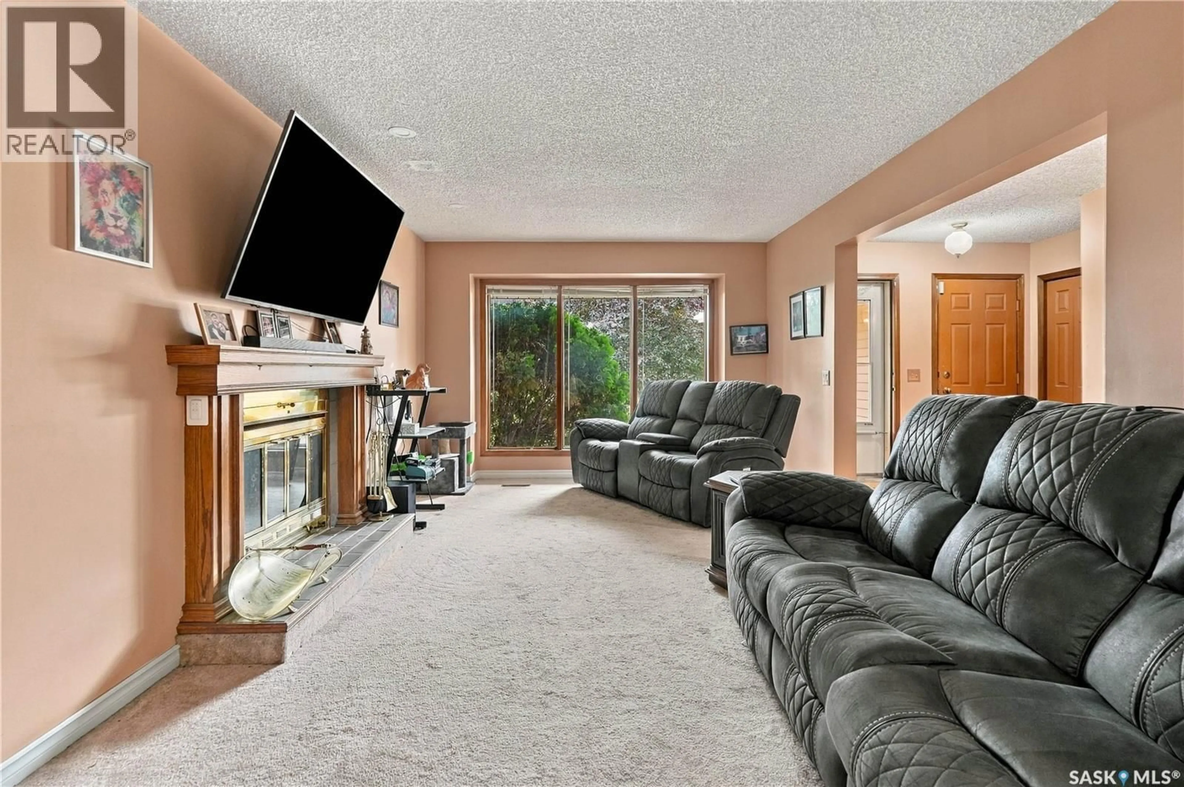 Living room with furniture, unknown for 3074 REVES ROAD, Regina Saskatchewan S4V1Y9