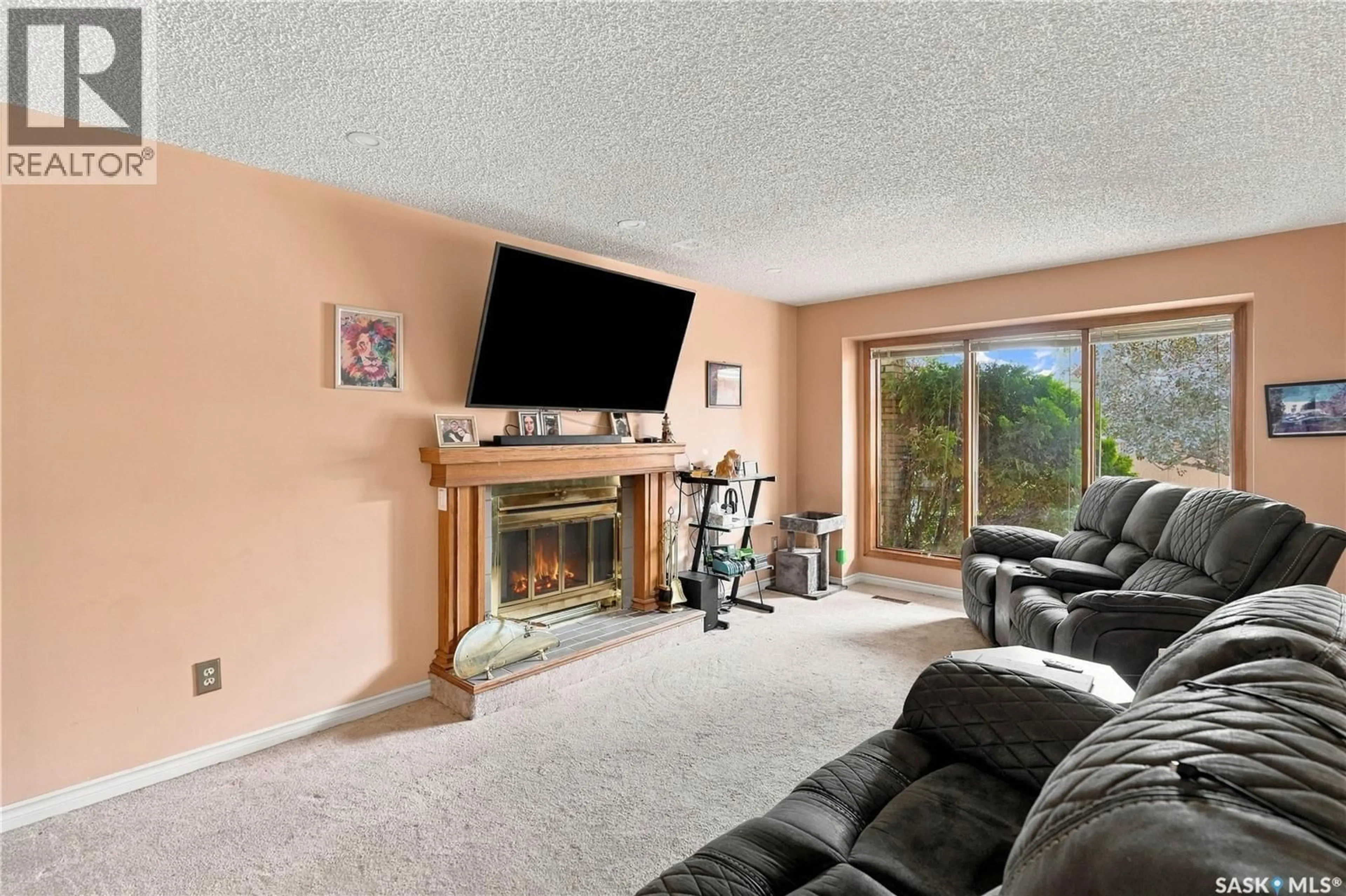 Living room with furniture, unknown for 3074 REVES ROAD, Regina Saskatchewan S4V1Y9