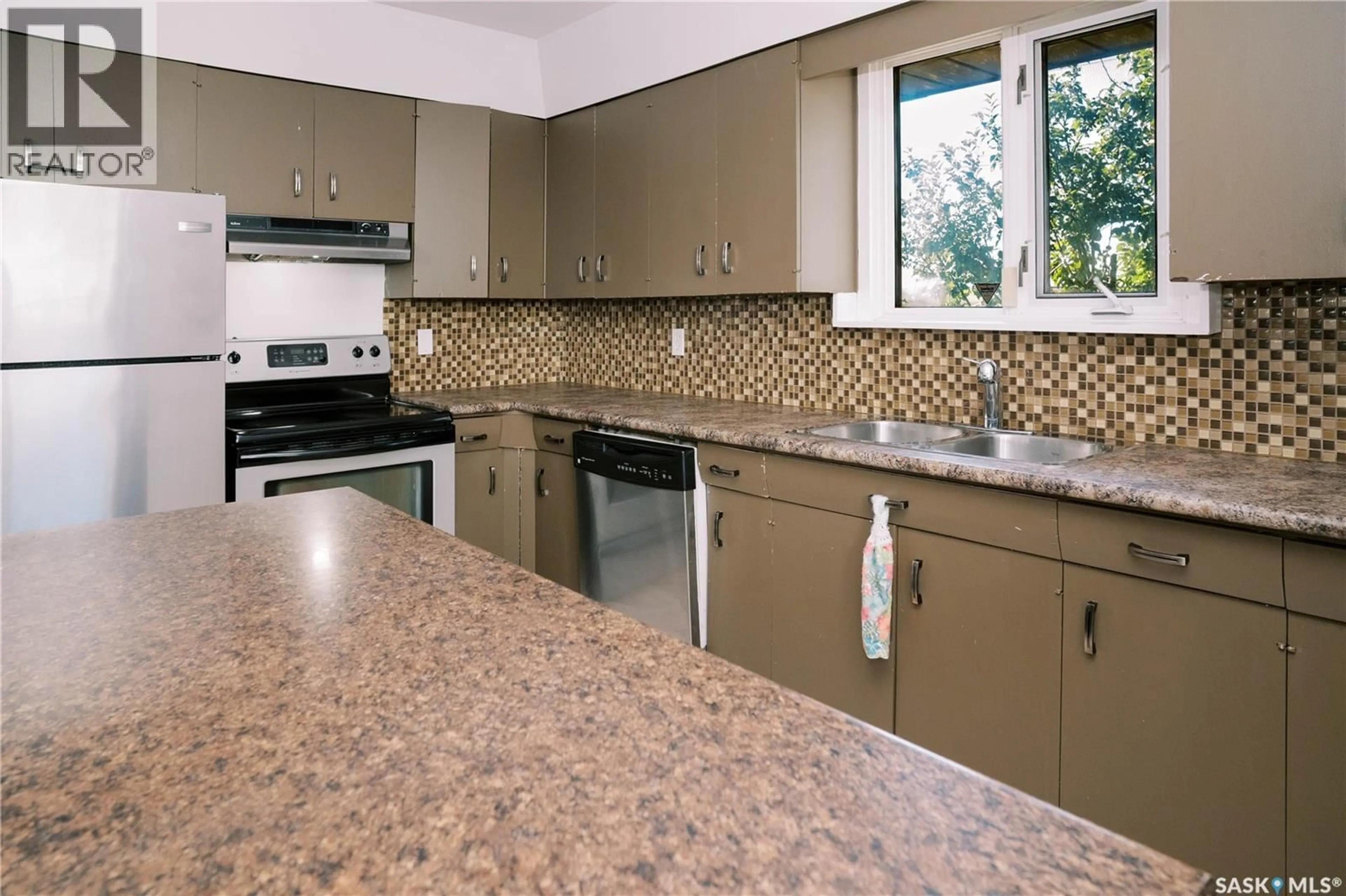 Standard kitchen, ceramic/tile floor for 306 EGBERT AVENUE, Saskatoon Saskatchewan S7N1X1