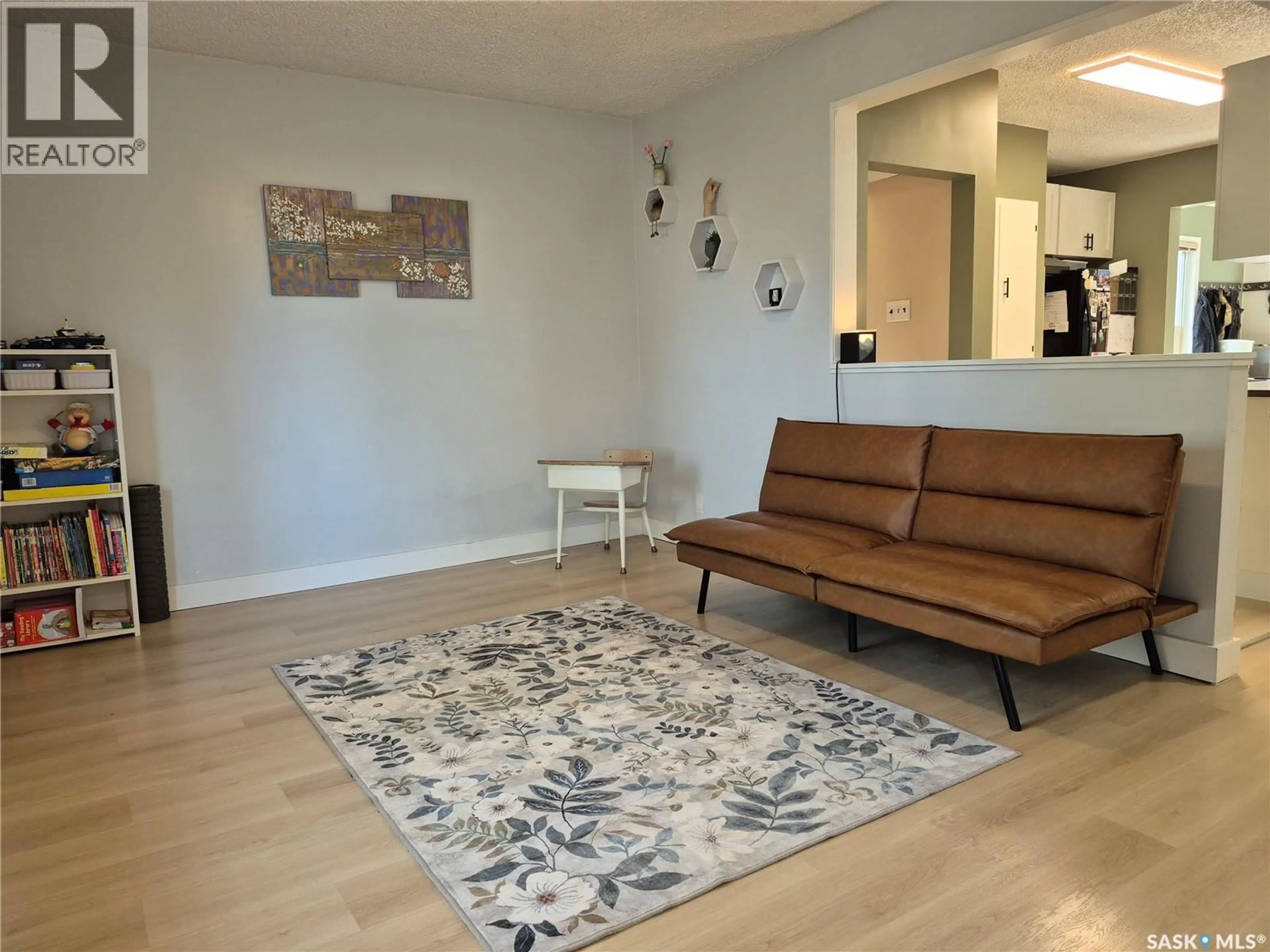 Living room with furniture, unknown for 390 6TH AVENUE, Swift Current Saskatchewan S9H0Y1