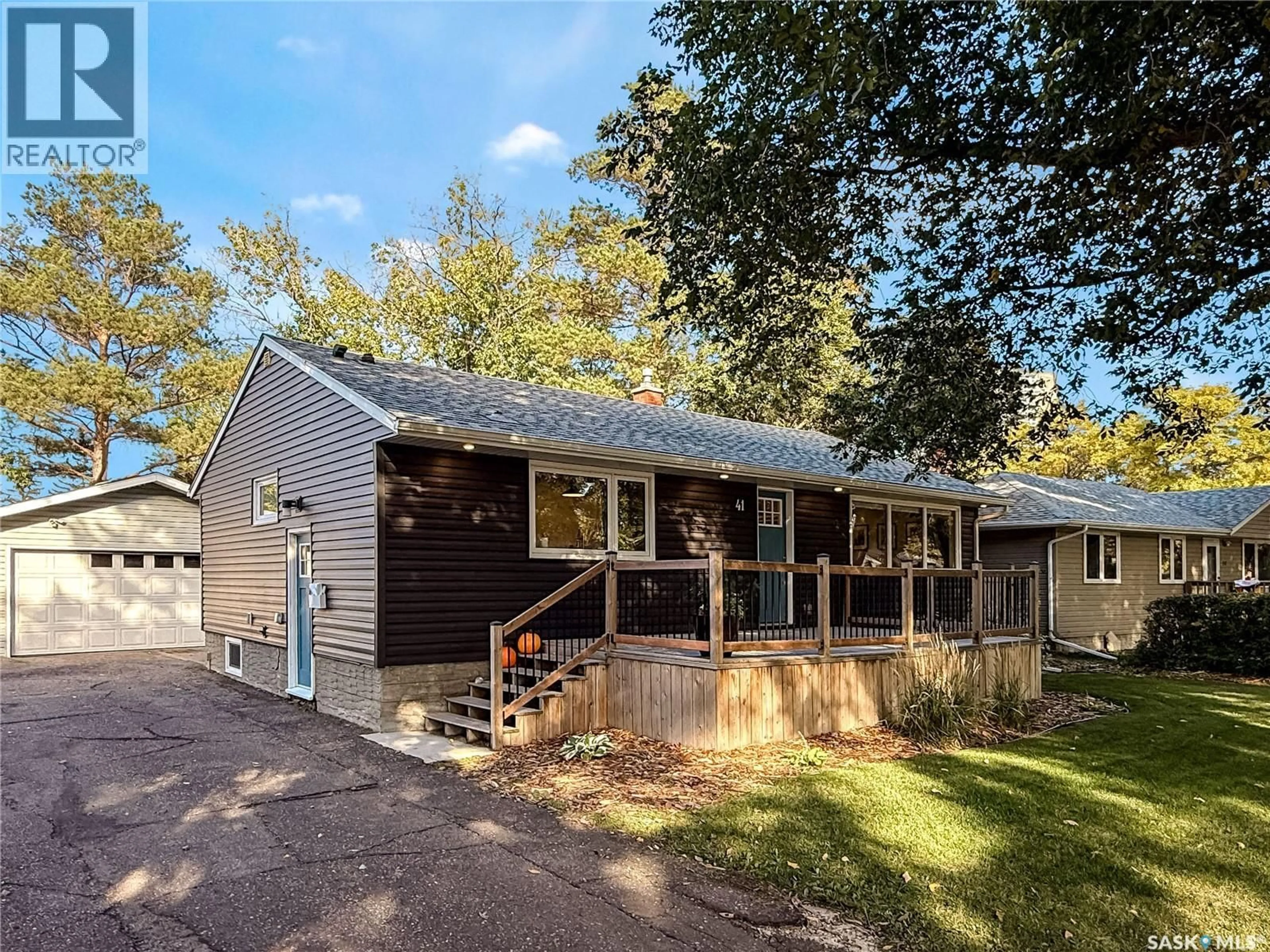 Home with vinyl exterior material, unknown for 41 MOTHERWELL CRESCENT, Regina Saskatchewan S4S3Z3