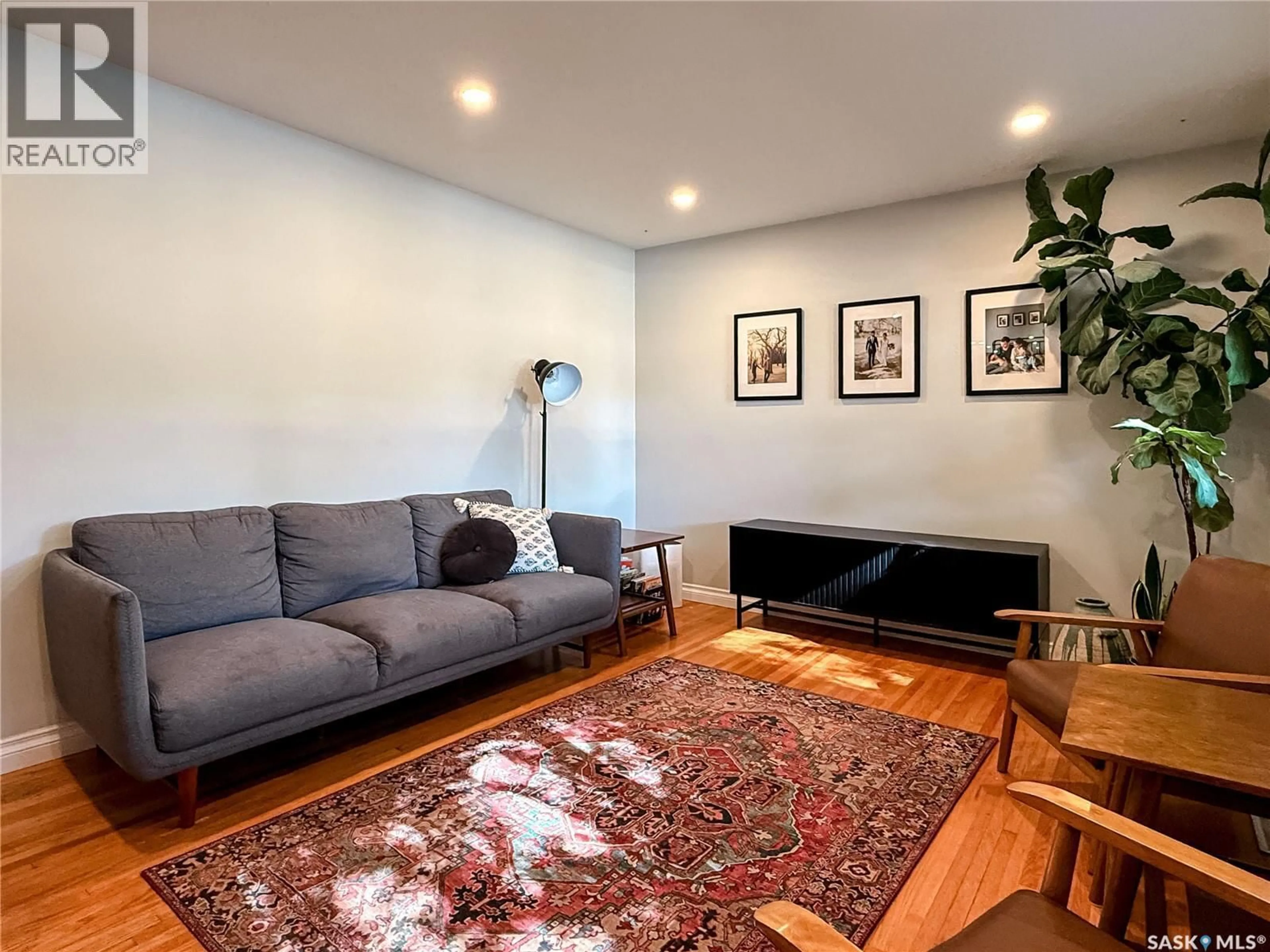 Living room with furniture, unknown for 41 MOTHERWELL CRESCENT, Regina Saskatchewan S4S3Z3