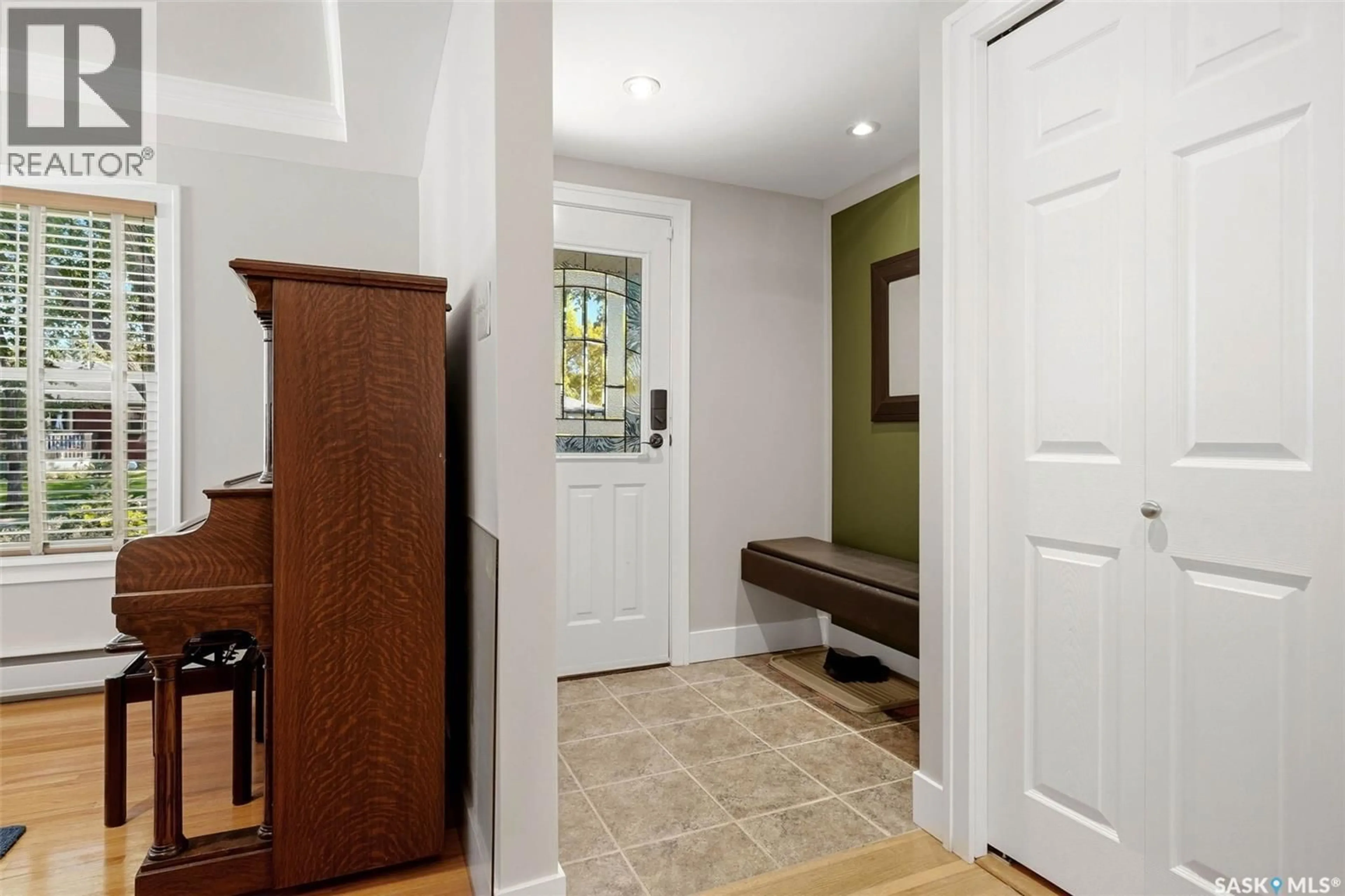 Indoor entryway for 30 LAKE STREET, Regina Saskatchewan S4S4A8