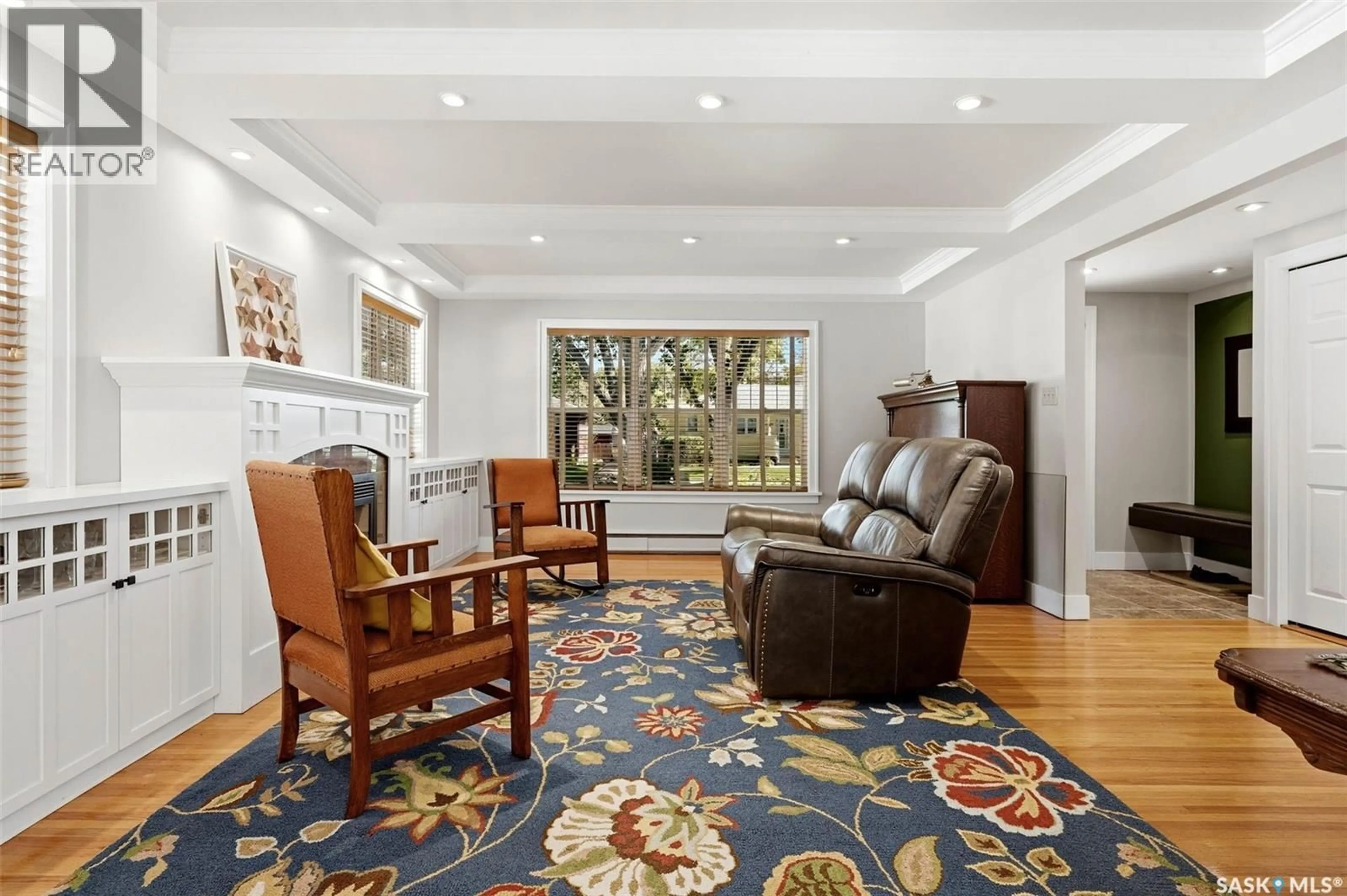 Living room with furniture, carpet floor for 30 LAKE STREET, Regina Saskatchewan S4S4A8