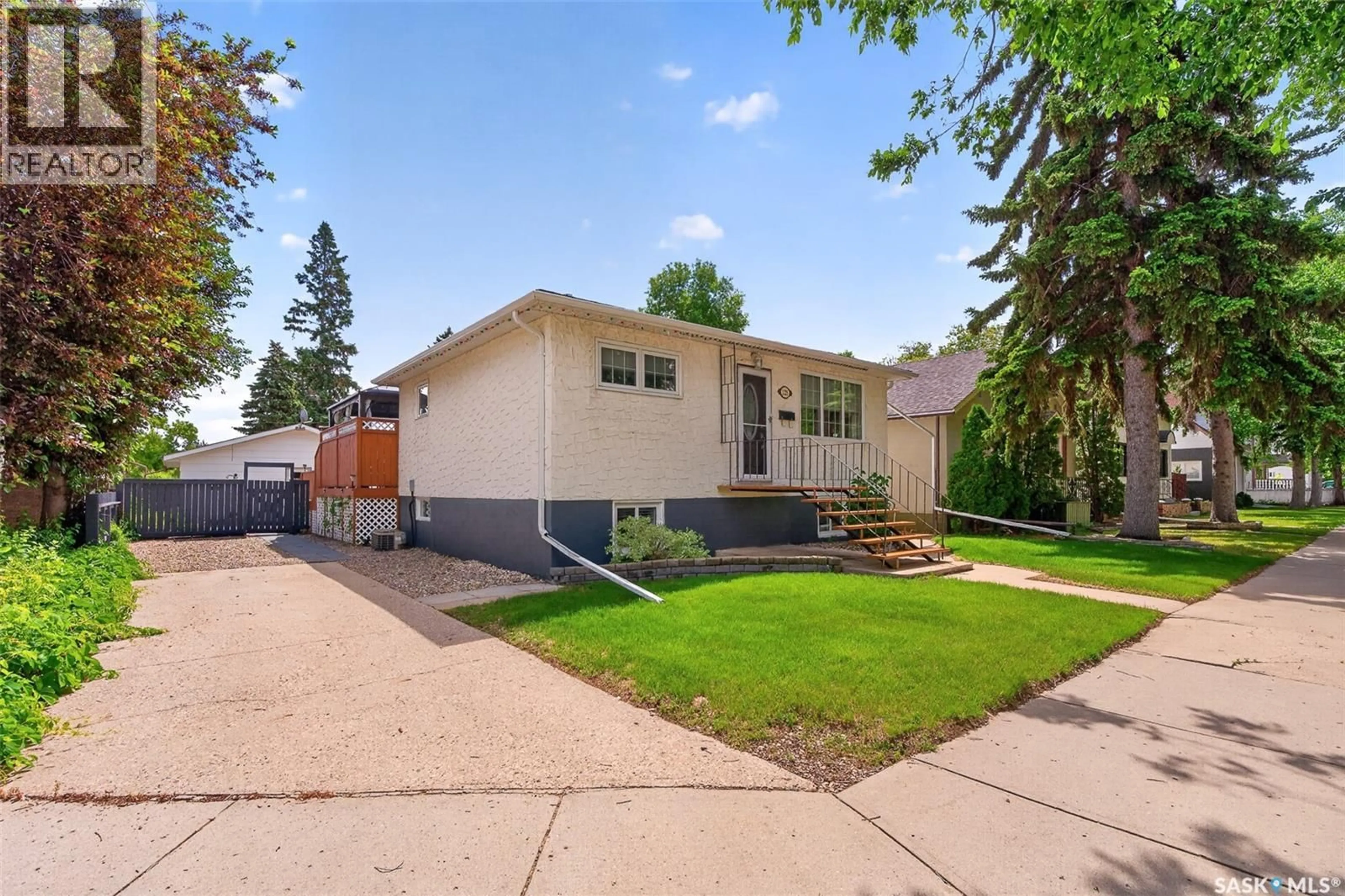 Home with vinyl exterior material, street for 1225 GRAFTON AVENUE, Moose Jaw Saskatchewan S6H3S7