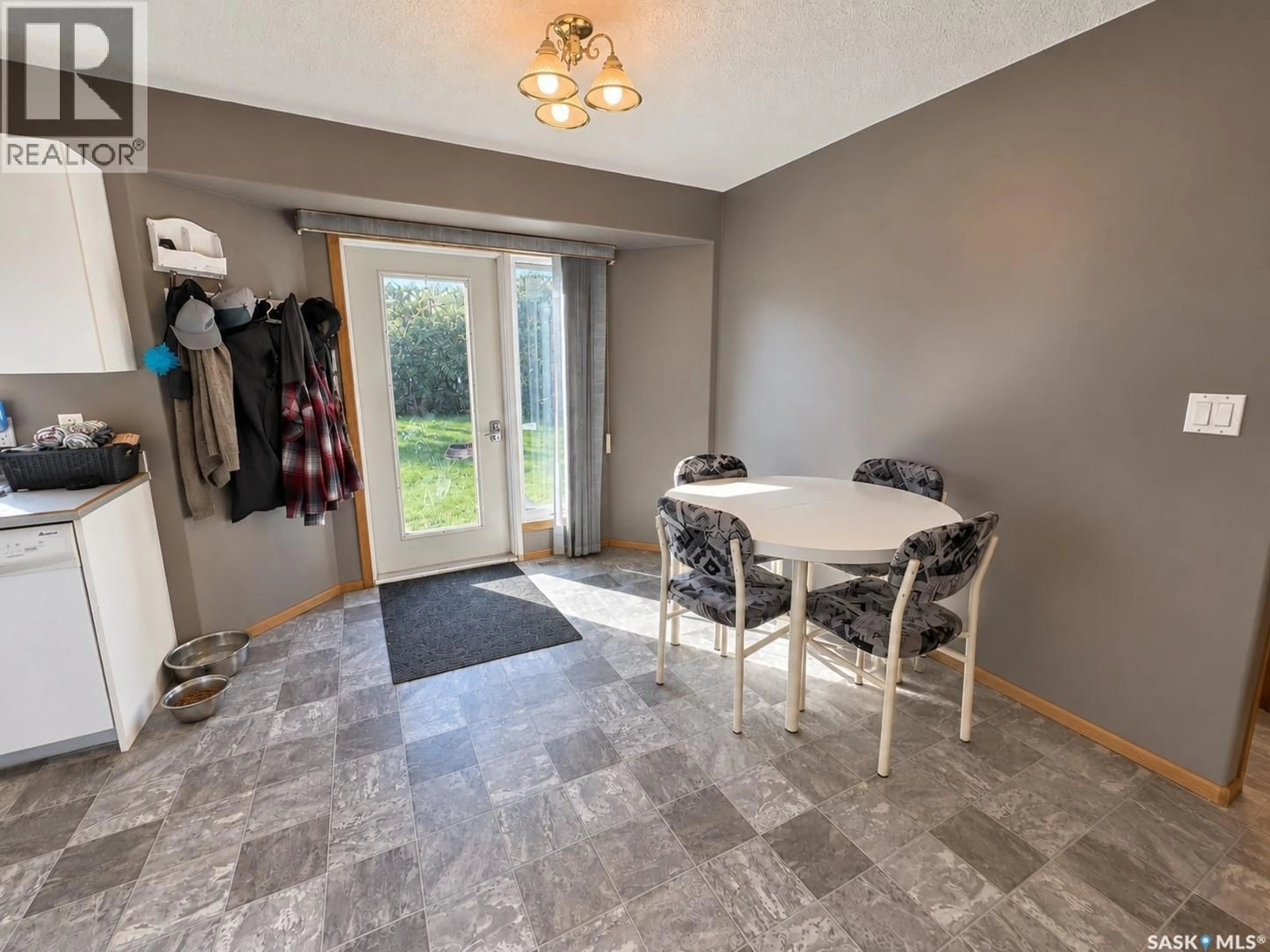 Dining room, unknown for 77 3RD STREET, Humboldt Saskatchewan S0K2A0