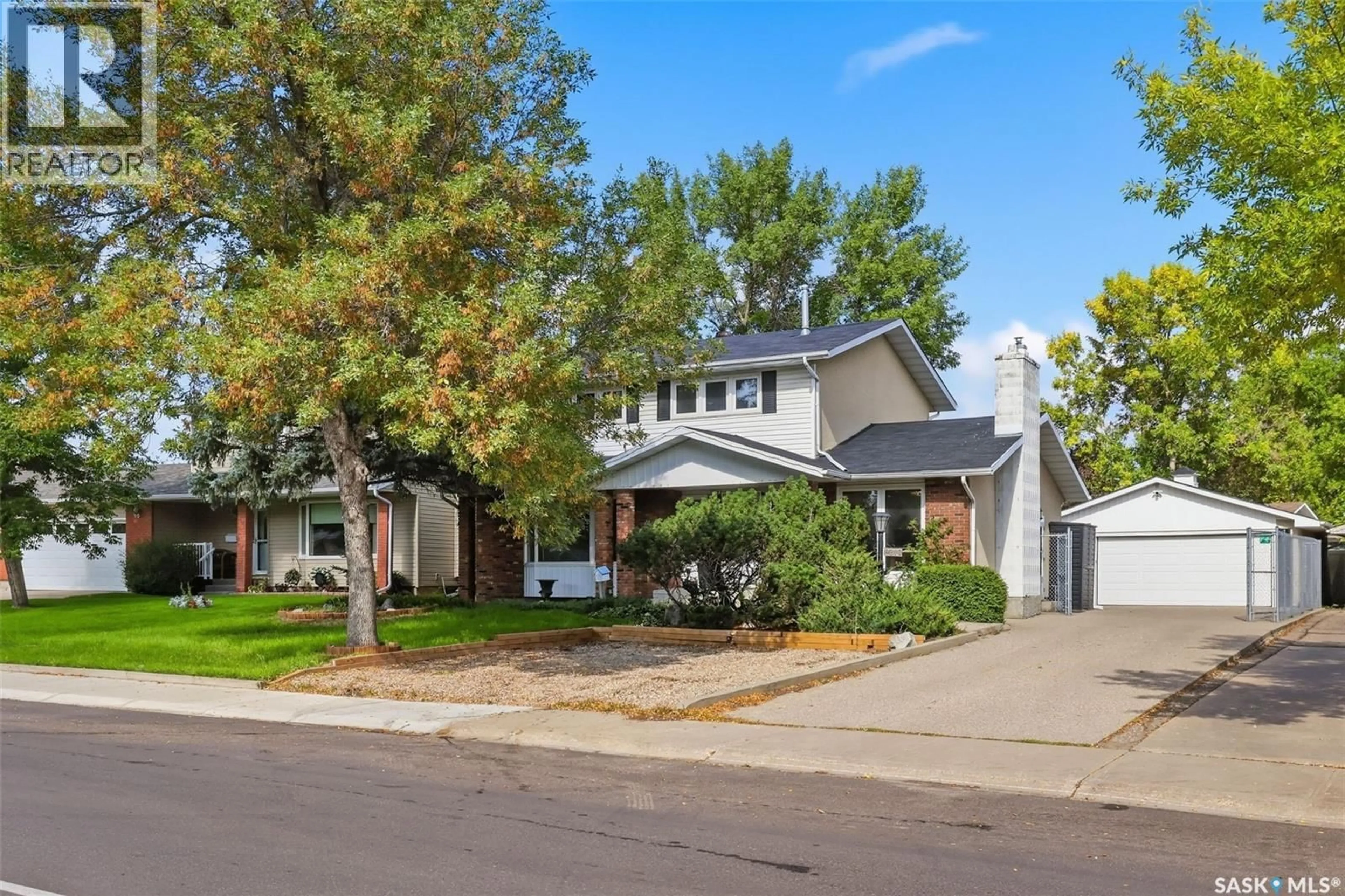 Home with vinyl exterior material, street for 6218 SHERWOOD DRIVE, Regina Saskatchewan S4T7G2
