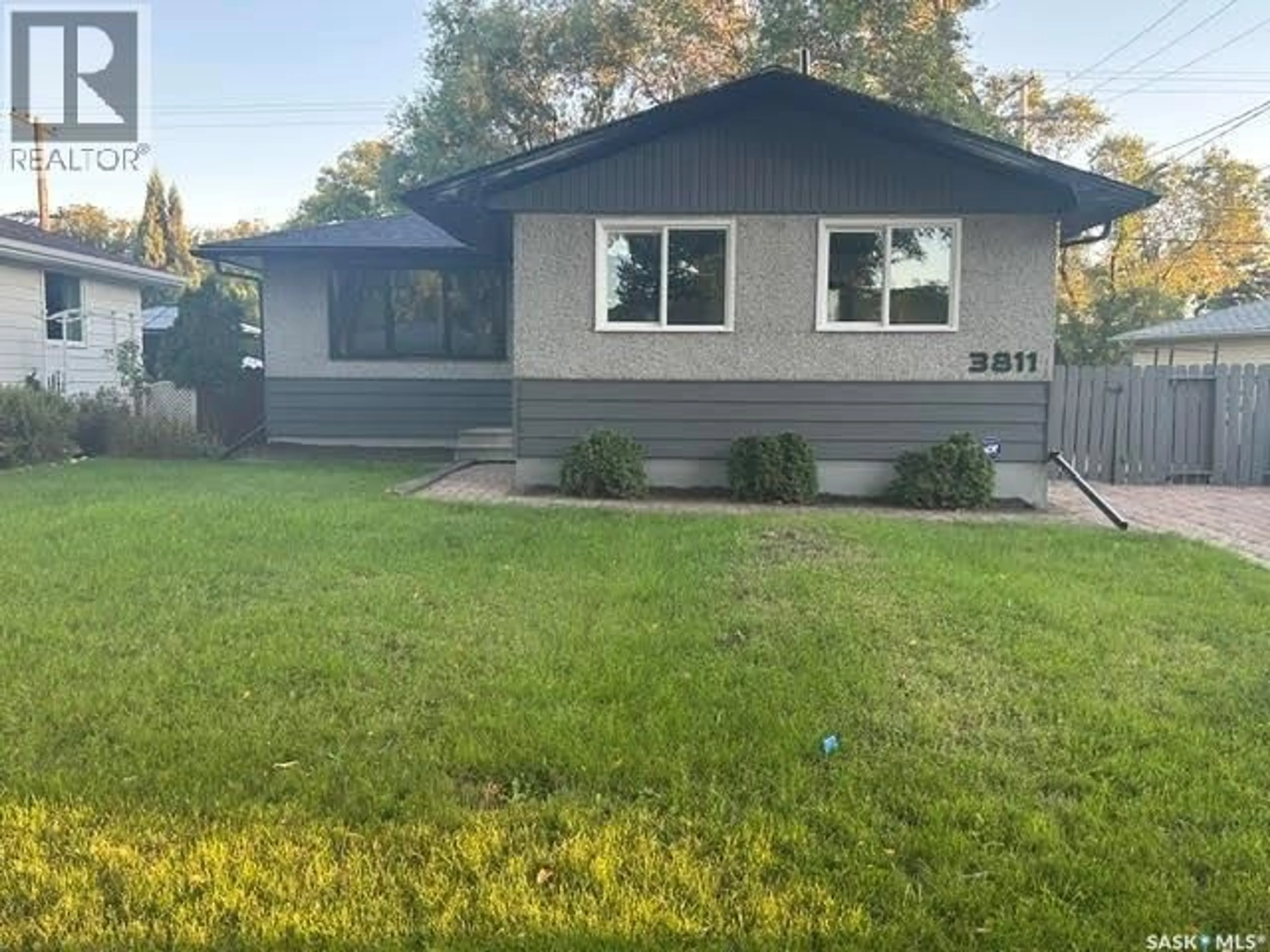 Home with vinyl exterior material, street for 3811 VAN HORNE AVENUE, Regina Saskatchewan S4S1M5