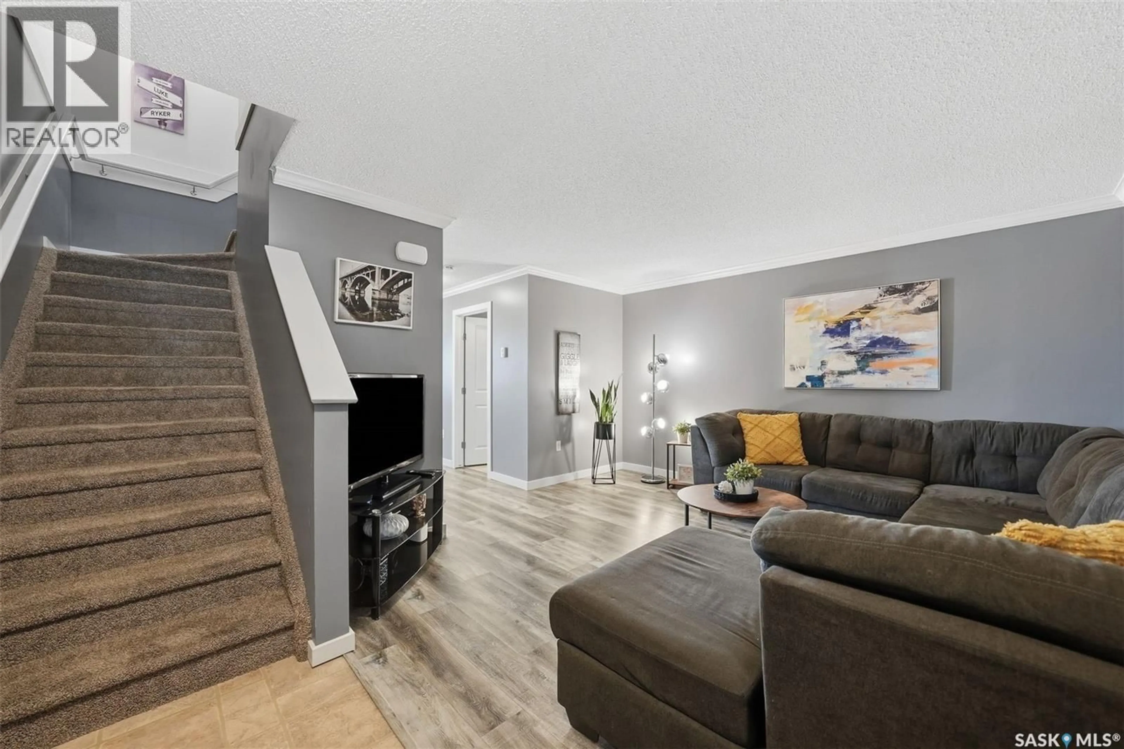 Living room with furniture, unknown for 202 - 6 MCKAGUE CRESCENT, Saskatoon Saskatchewan S7R0L8