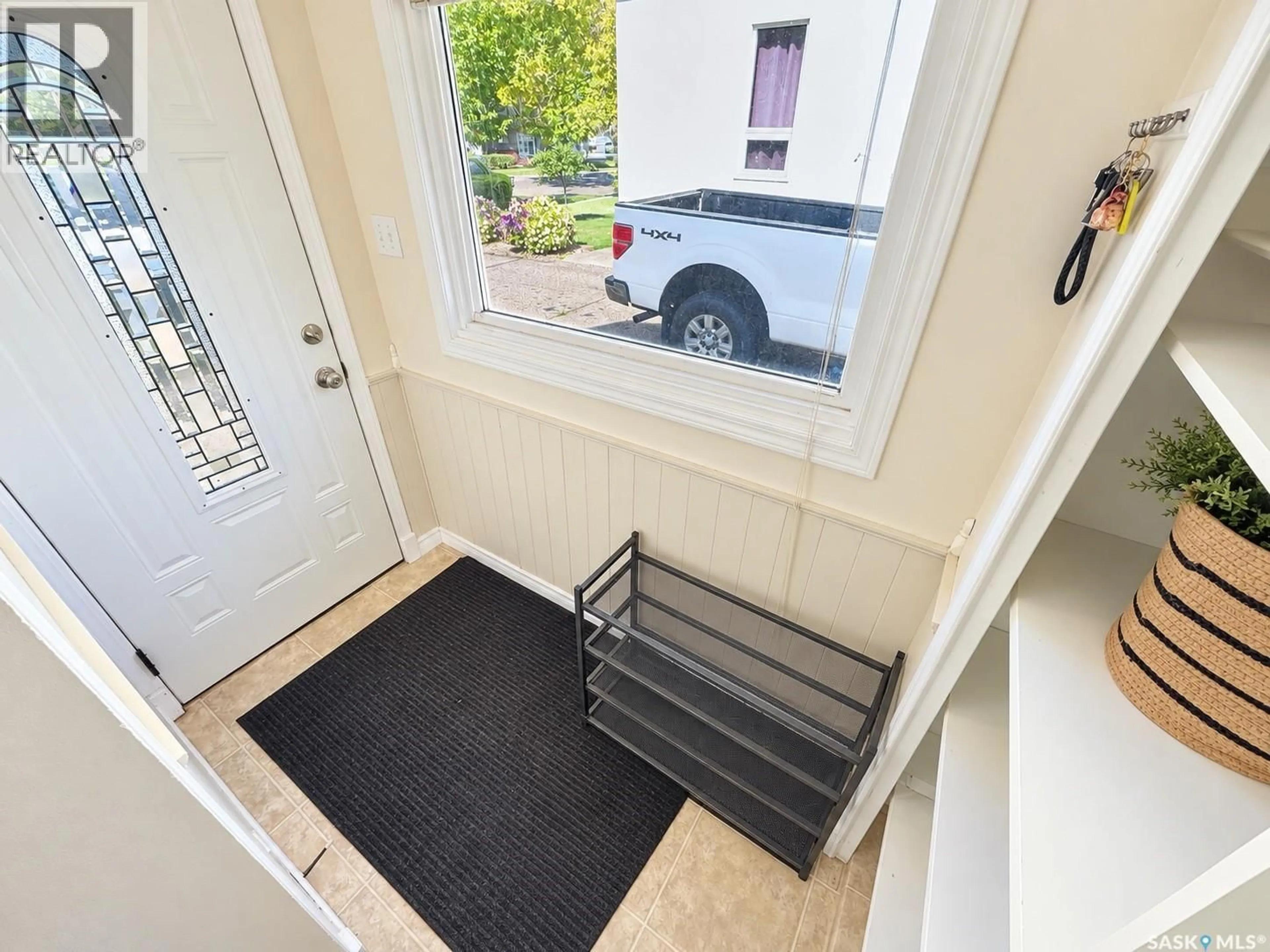 Indoor entryway for 230 10TH STREET, Weyburn Saskatchewan S4H2W3