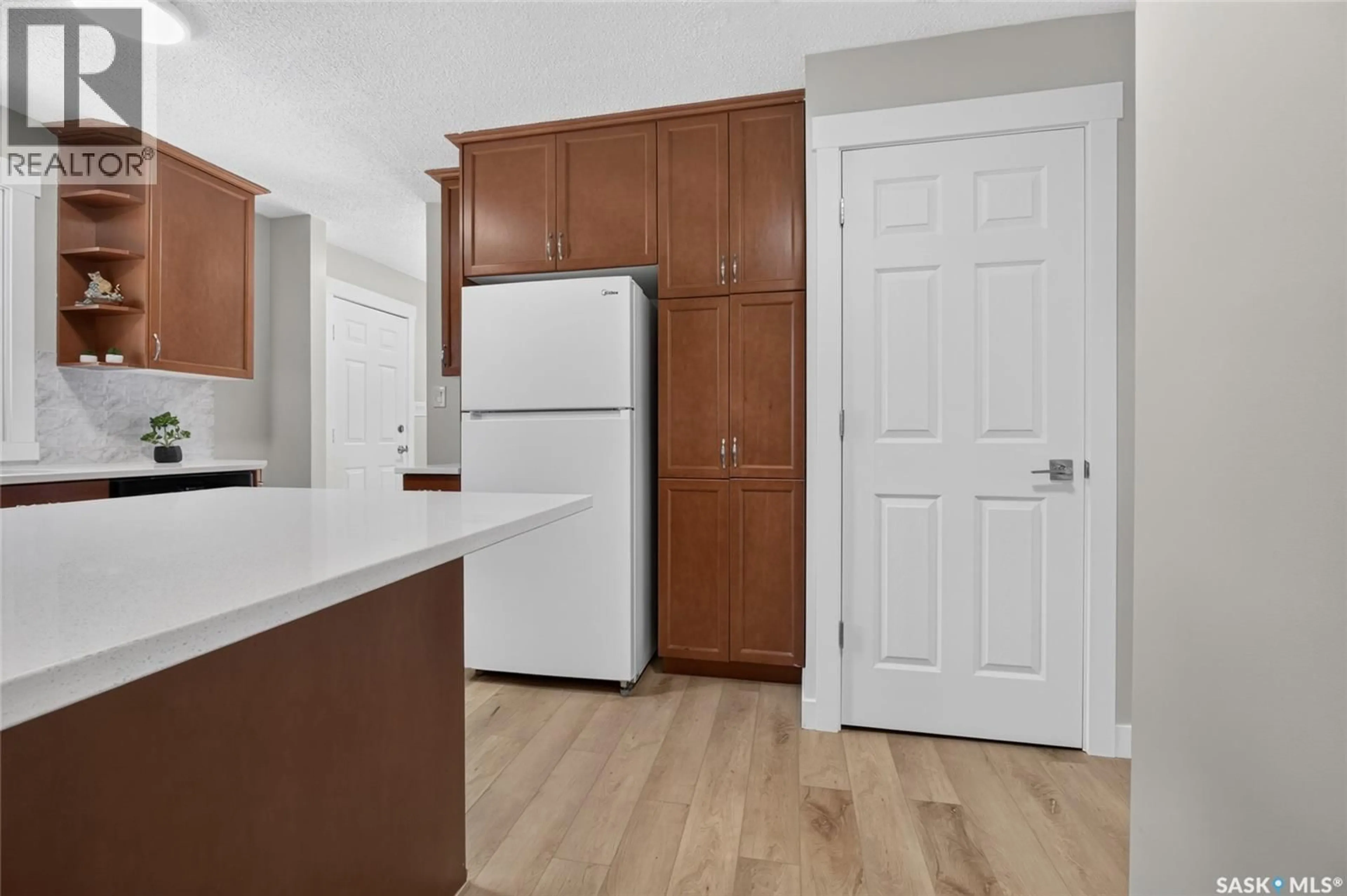 Standard kitchen, unknown for 1944 DEWDNEY AVENUE, Regina Saskatchewan S4N4C8