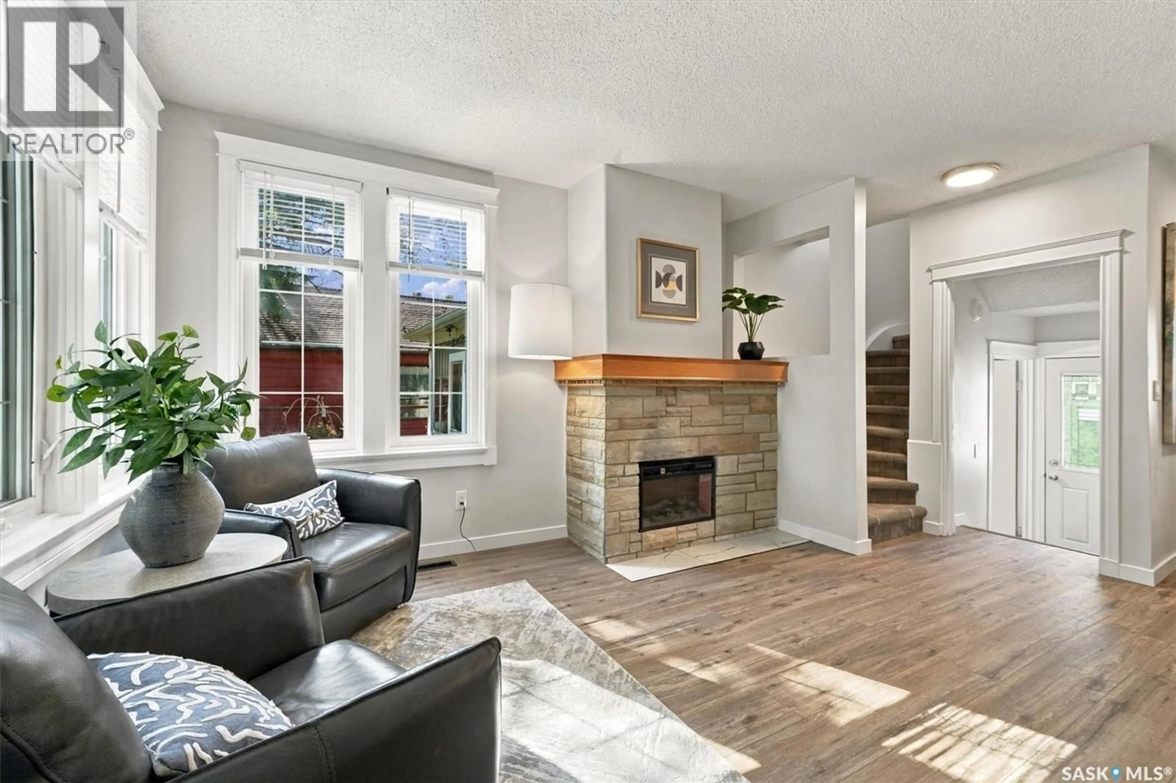 Living room with furniture, unknown for 1121 B AVENUE, Saskatoon Saskatchewan S7L1G2
