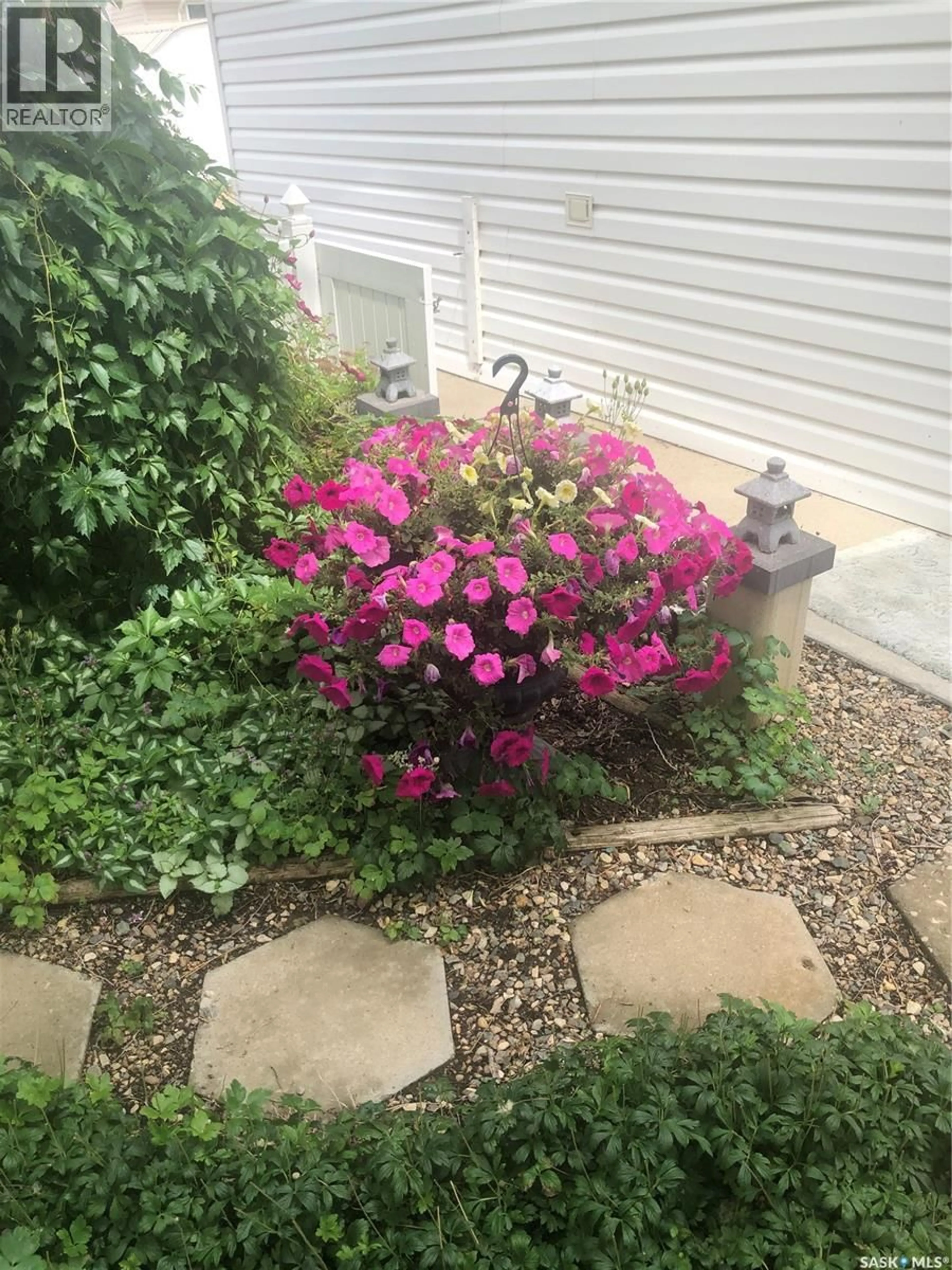 Patio, street for 1546 ATHABASCA STREET, Moose Jaw Saskatchewan S6H7K4