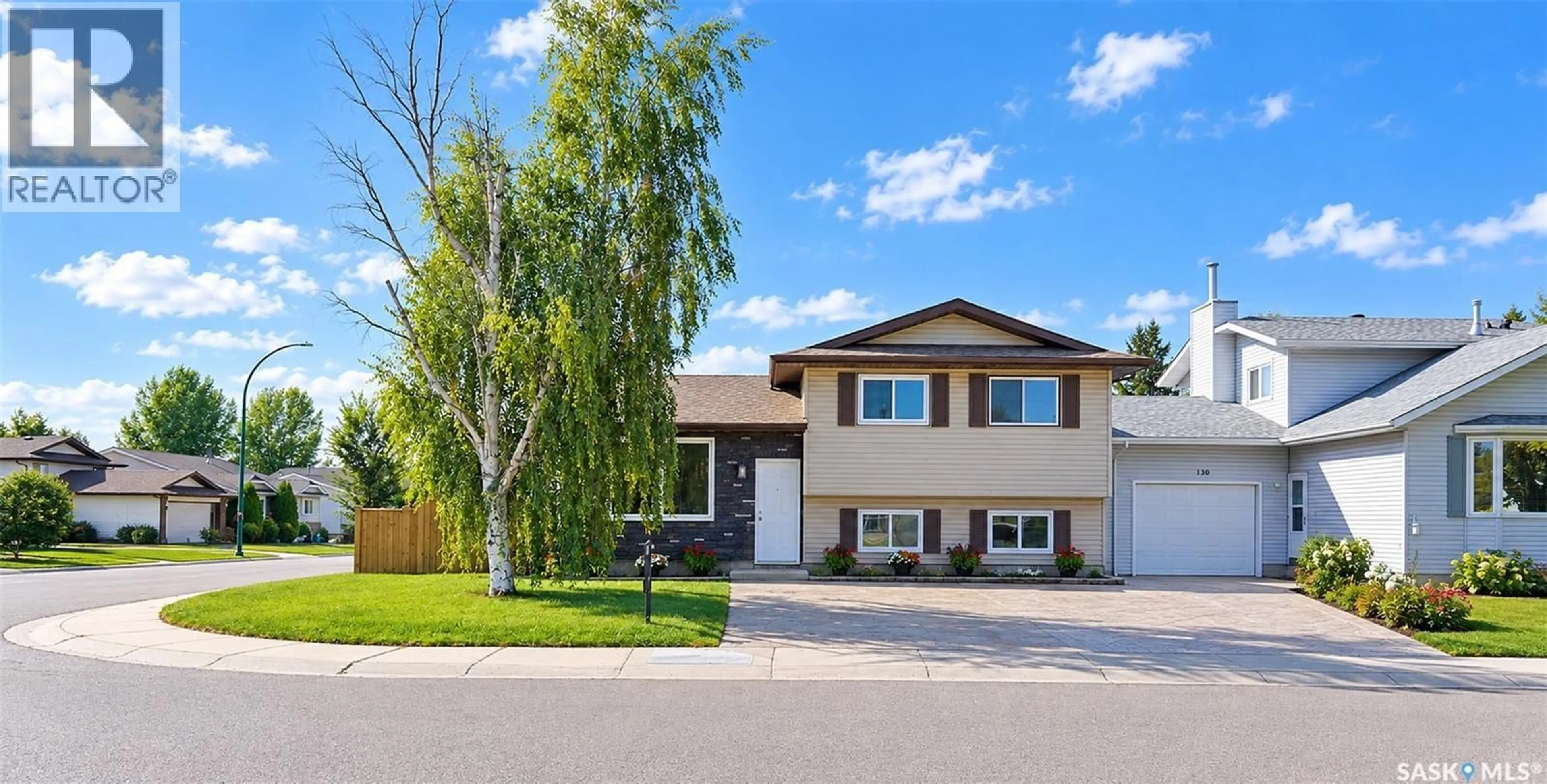Home with vinyl exterior material, street for 734 SHERRY WAY, Saskatoon Saskatchewan S7M5R7