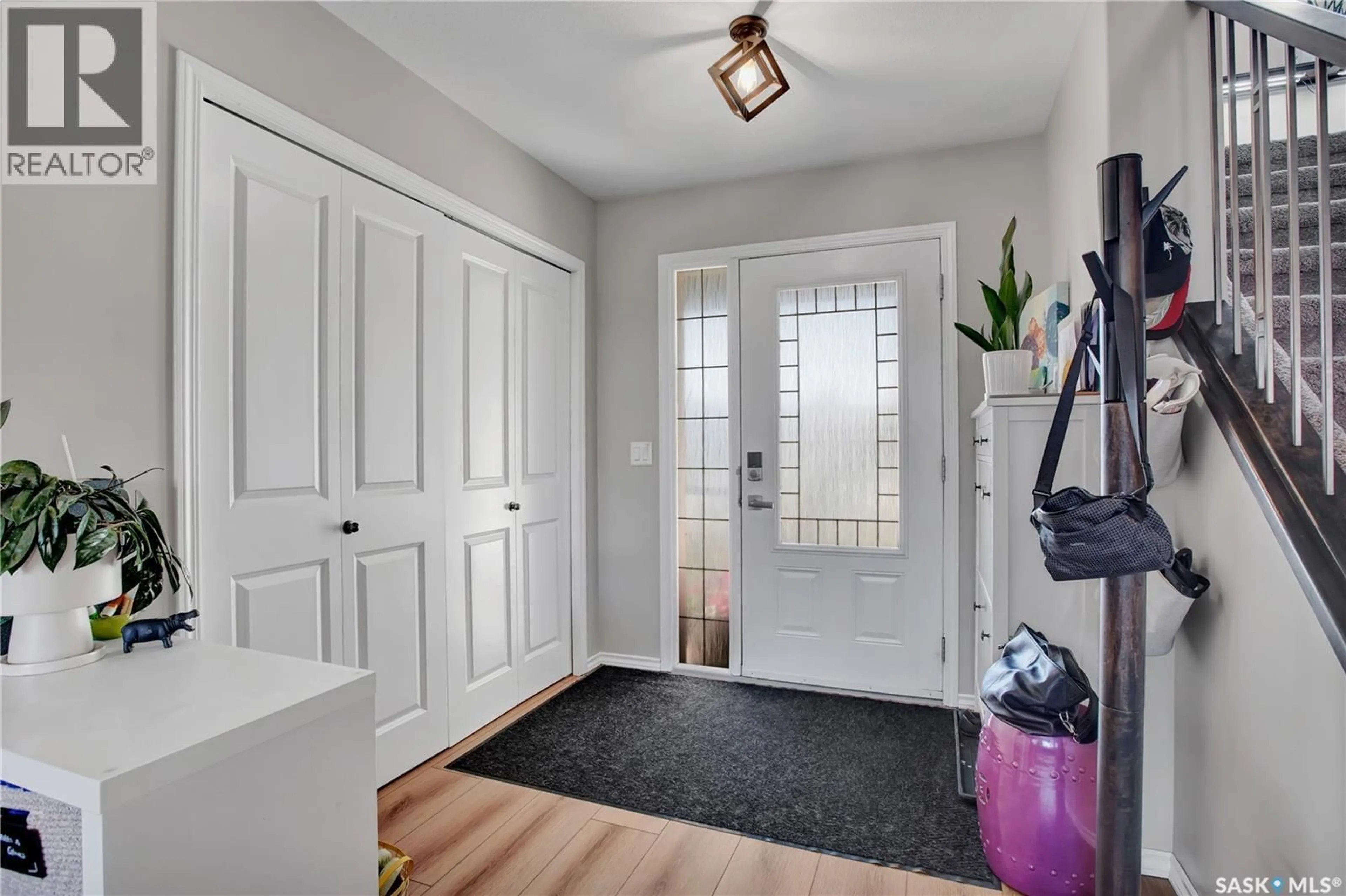 Indoor entryway for 123 WHALLEY CRESCENT, Saskatoon Saskatchewan S7T0H9