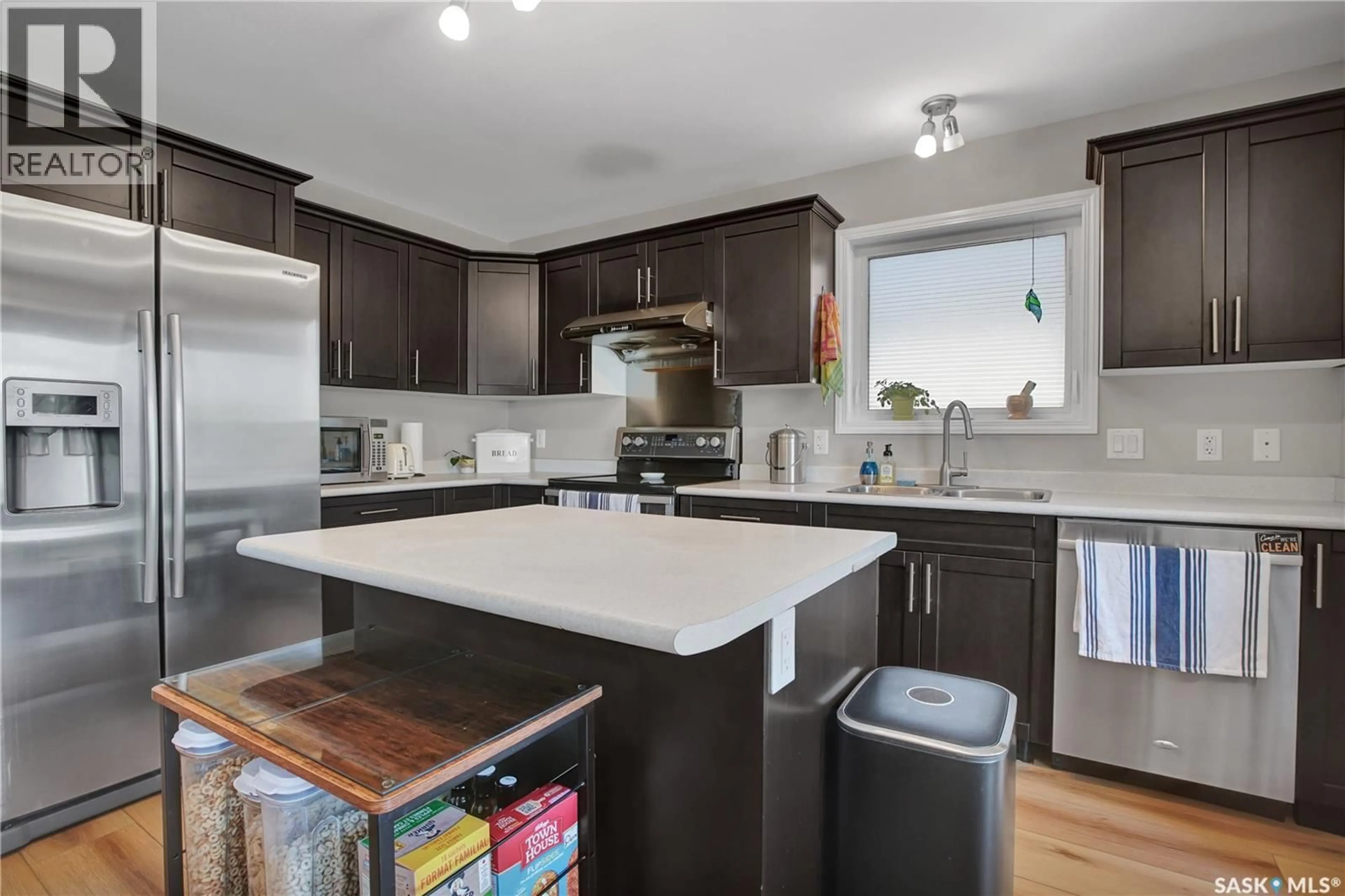 Open concept kitchen, unknown for 123 WHALLEY CRESCENT, Saskatoon Saskatchewan S7T0H9