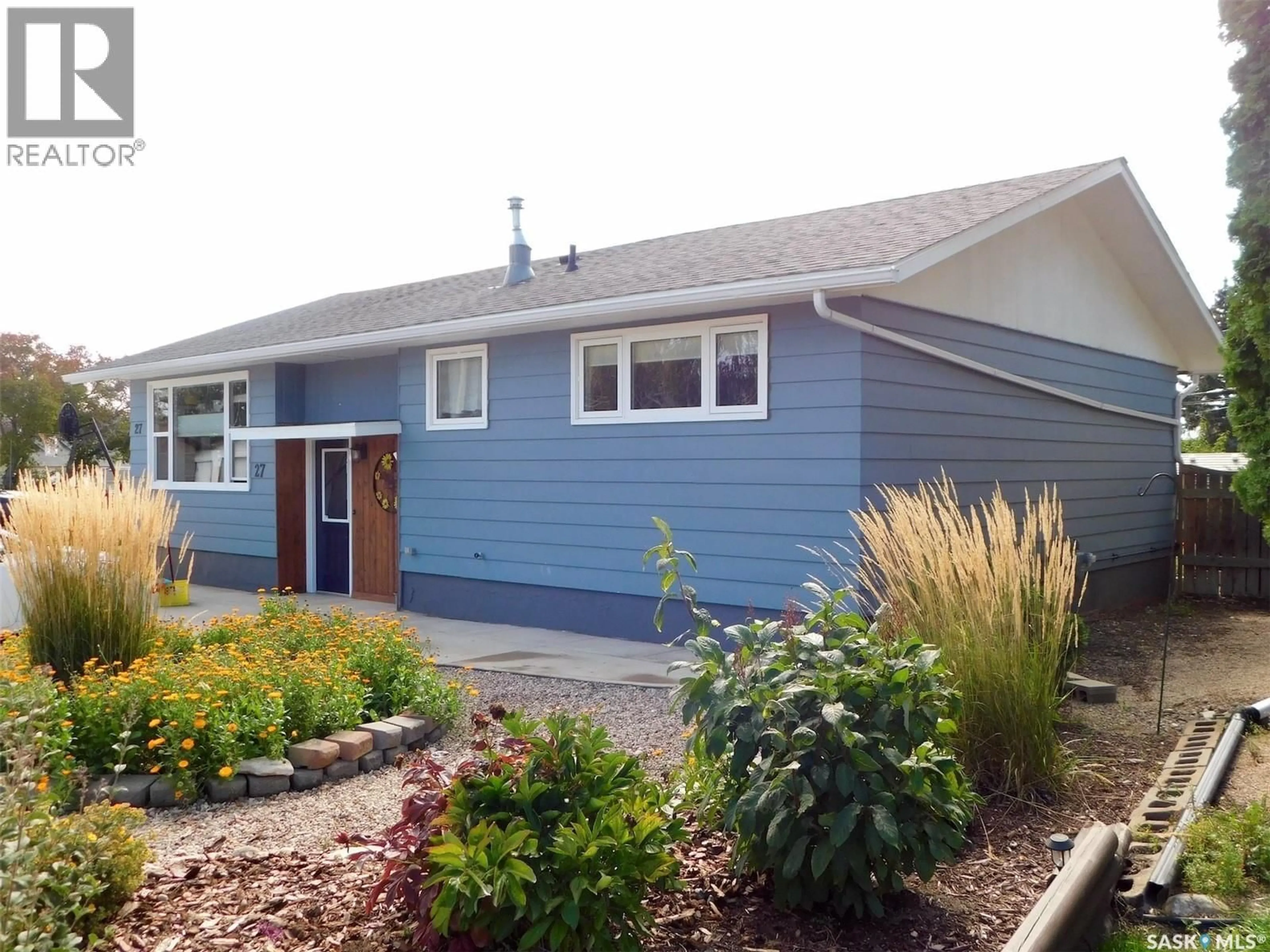 Home with vinyl exterior material, street for 27 KASPER CRESCENT, Assiniboia Saskatchewan S0H0B0