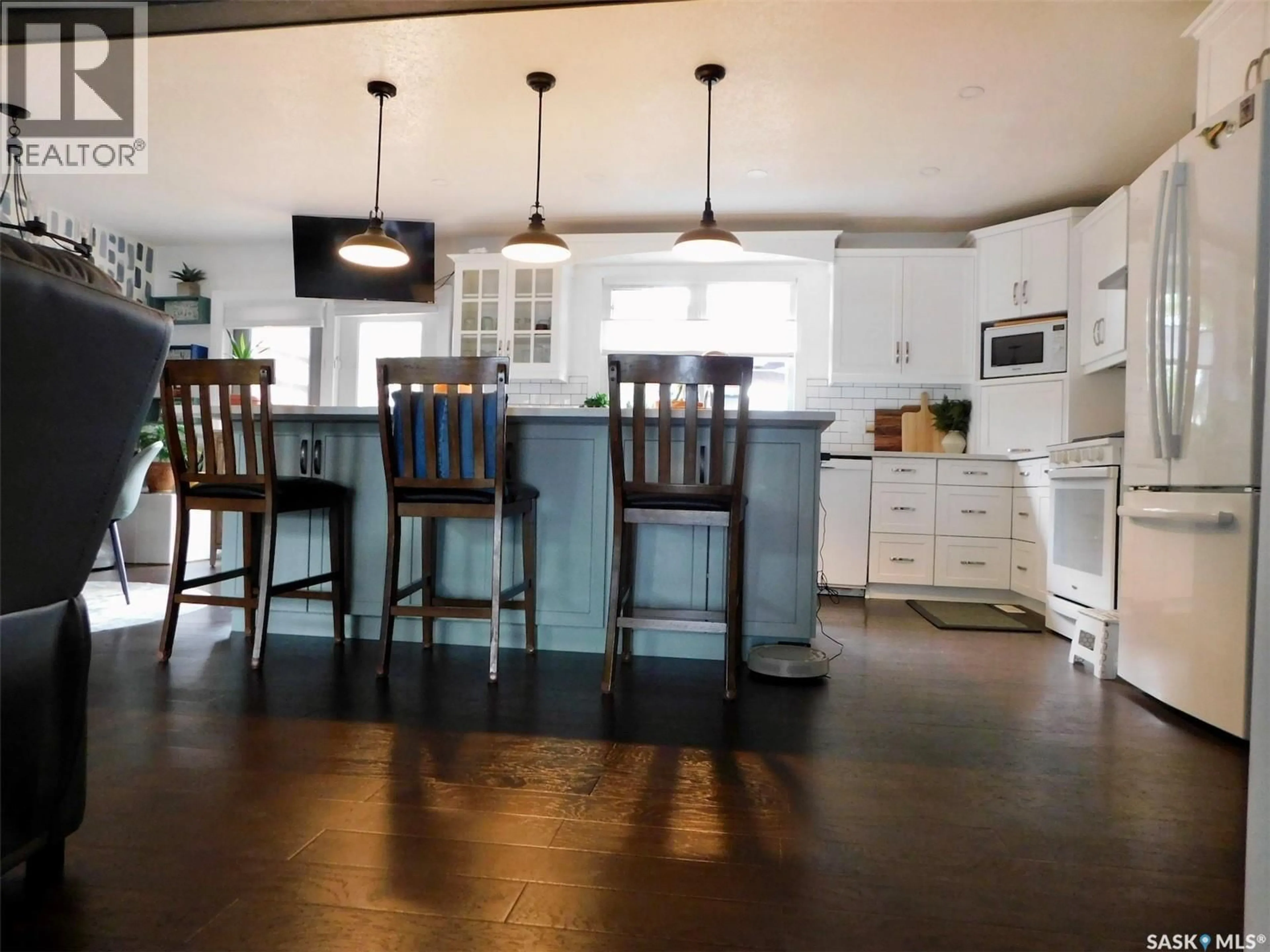 Open concept kitchen, unknown for 27 KASPER CRESCENT, Assiniboia Saskatchewan S0H0B0