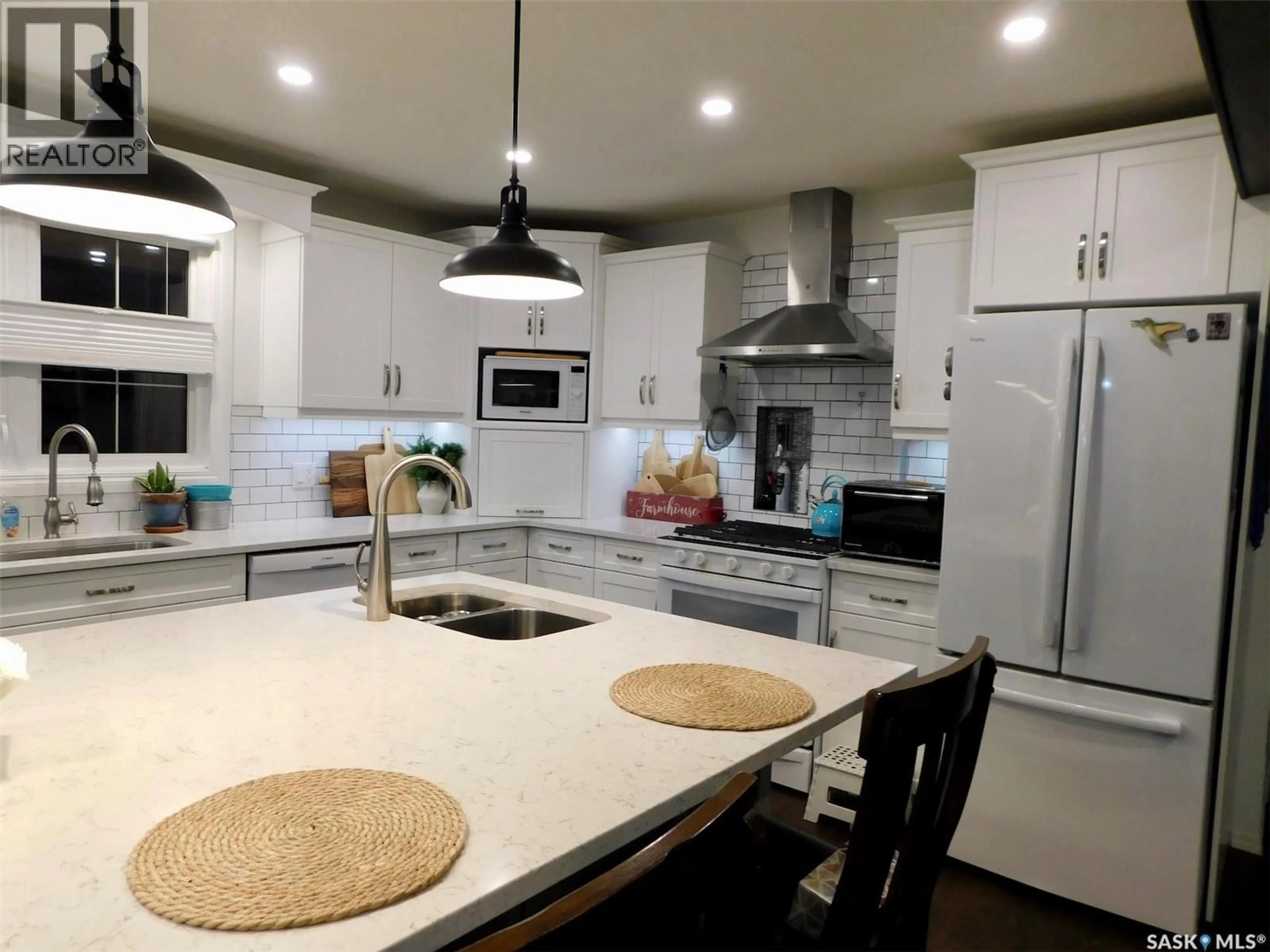 Open concept kitchen, unknown for 27 KASPER CRESCENT, Assiniboia Saskatchewan S0H0B0