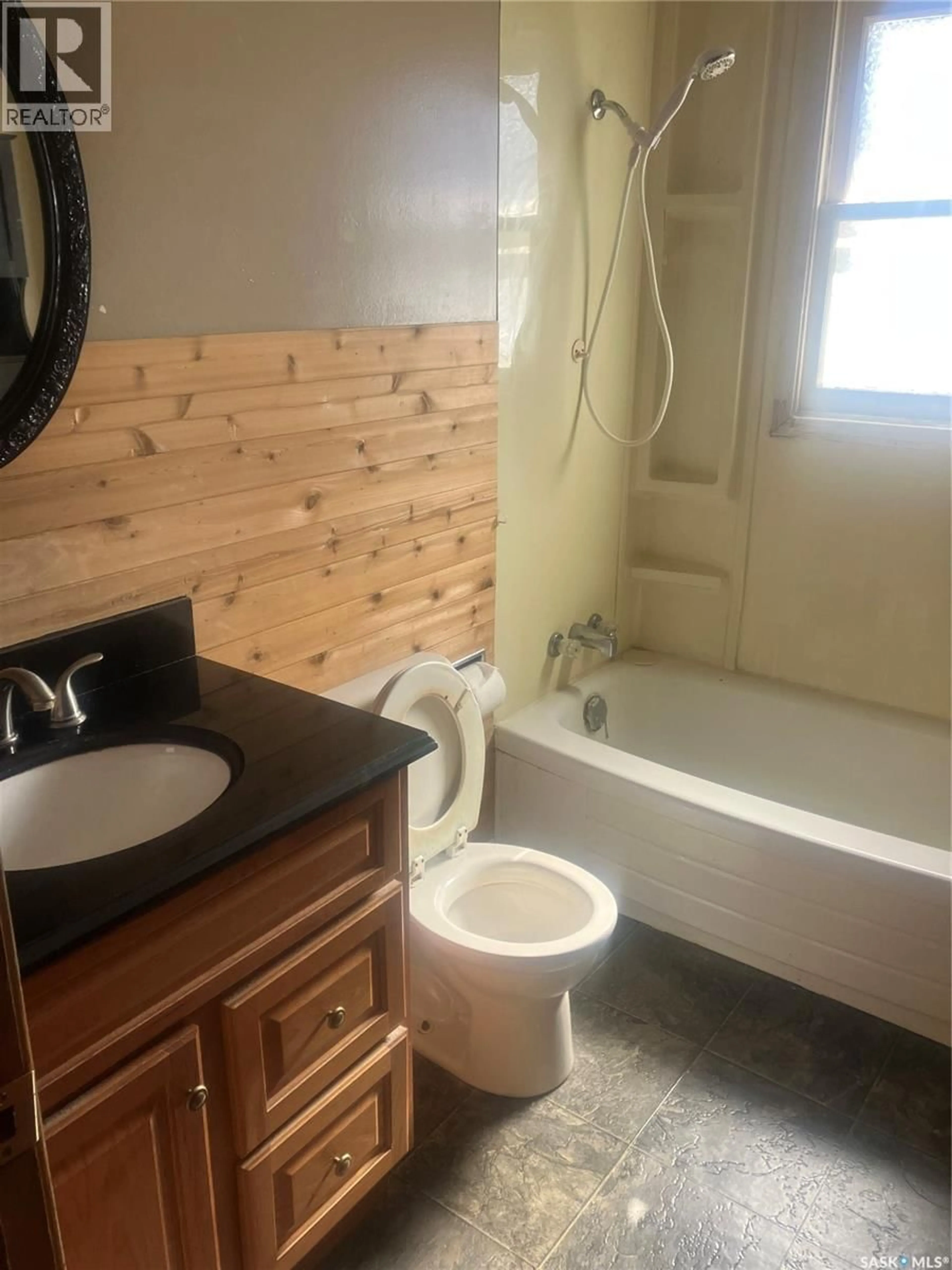 Standard bathroom, unknown for 2157 FLEURY STREET, Regina Saskatchewan S4N2M3
