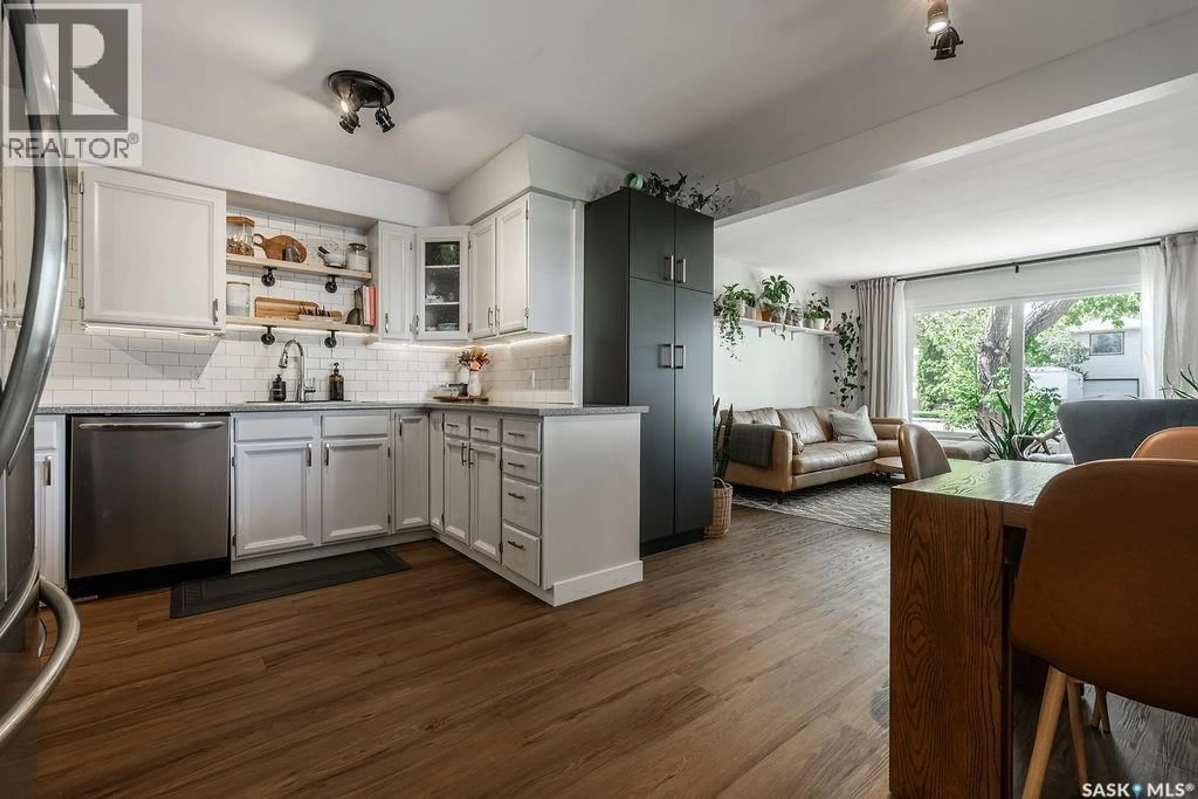 Open concept kitchen, unknown for 1736 1ST AVENUE, Saskatoon Saskatchewan S7K1Z6