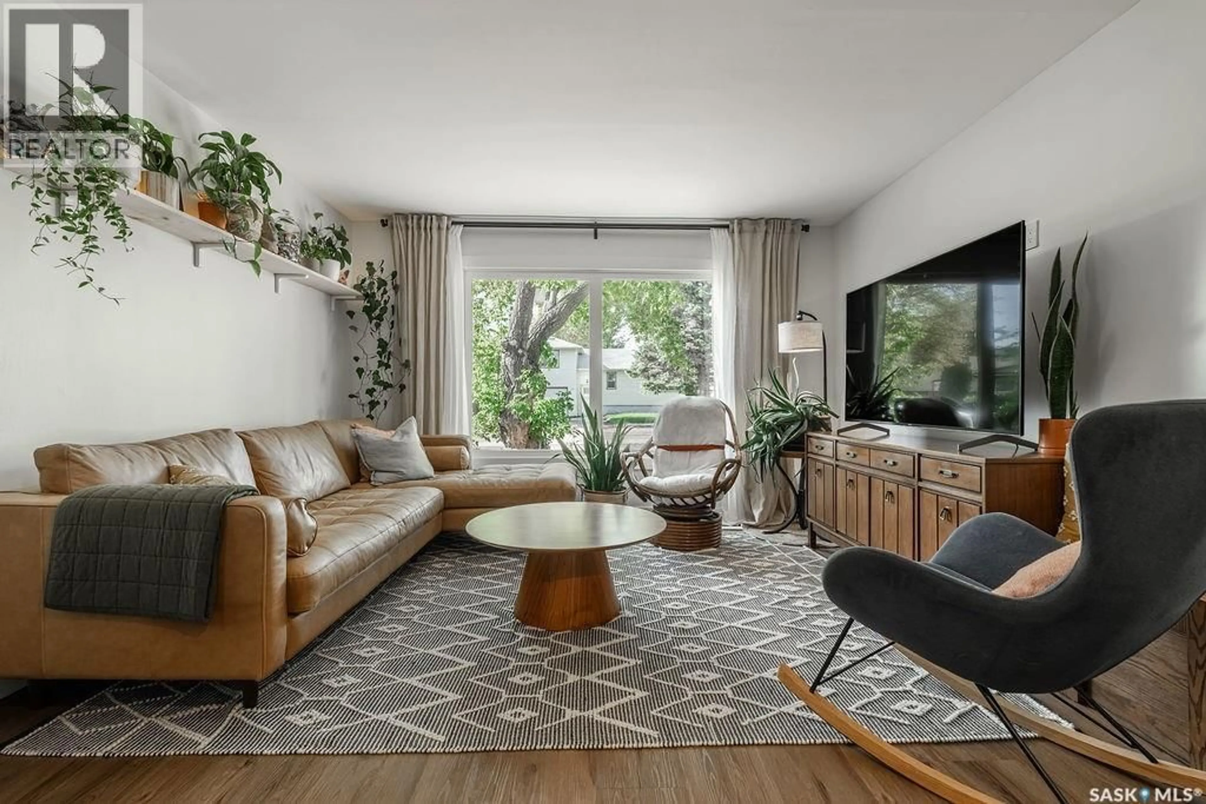 Living room with furniture, unknown for 1736 1ST AVENUE, Saskatoon Saskatchewan S7K1Z6