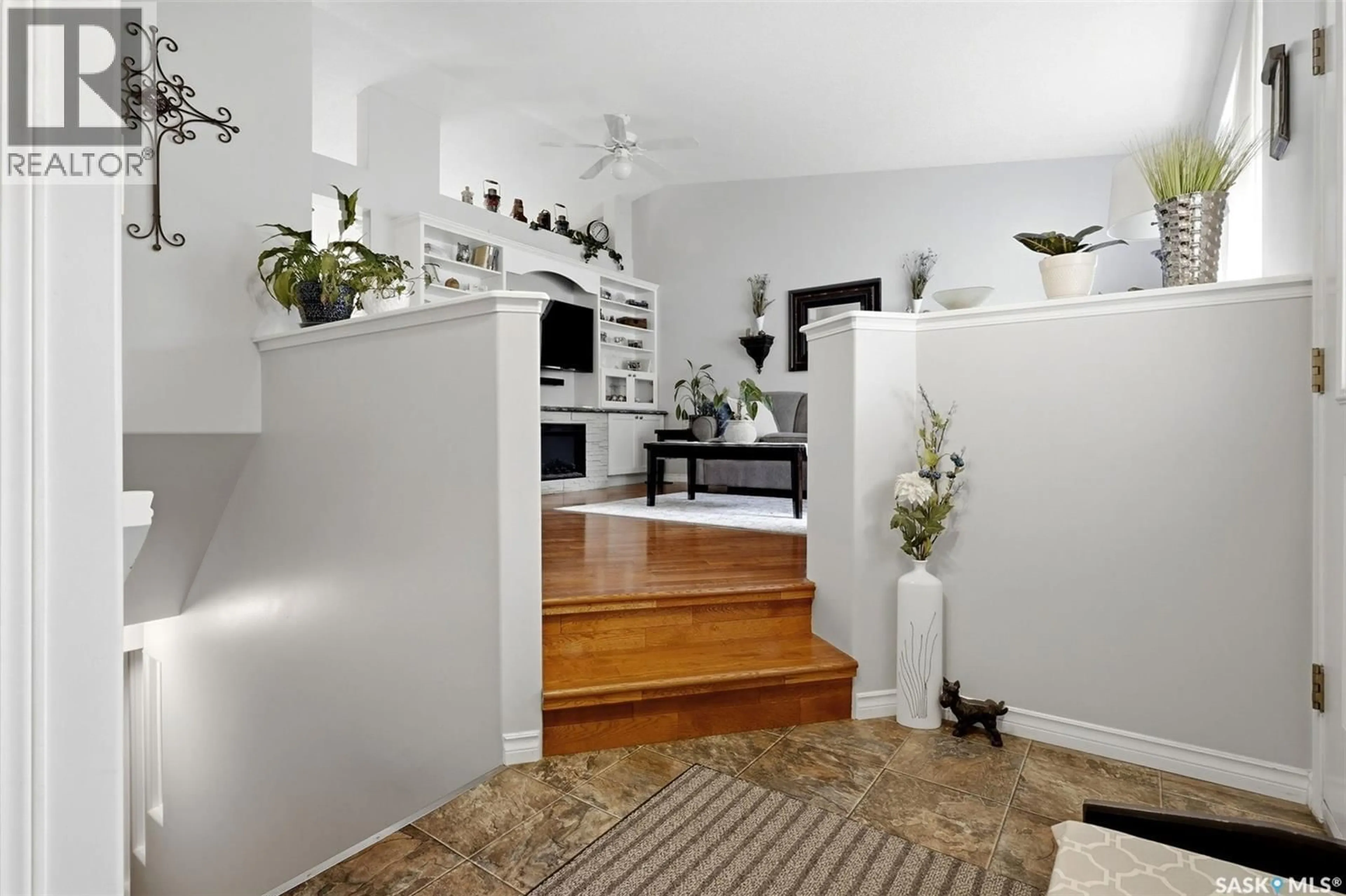 Indoor entryway for 5120 HOLASH WAY, Regina Saskatchewan S4X4M3