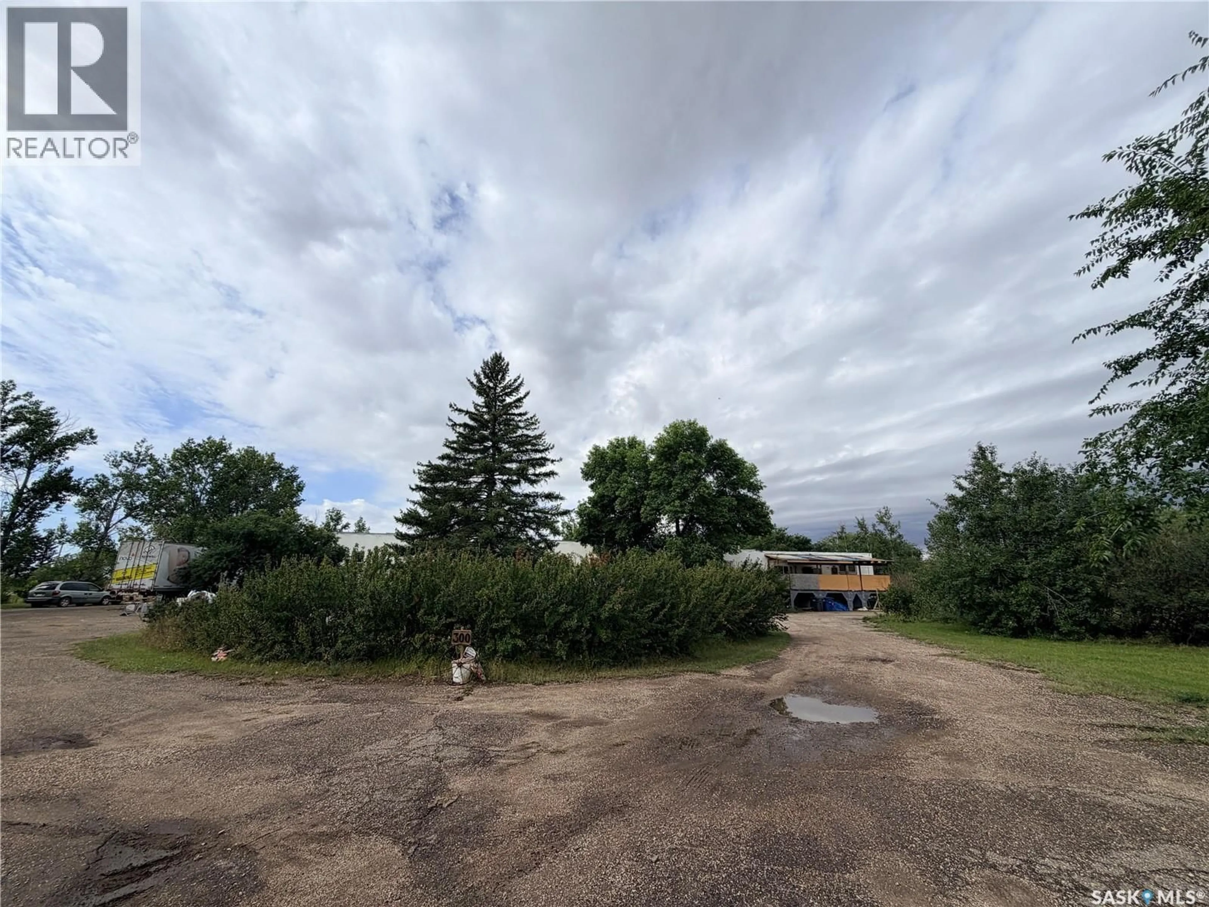A pic from outside/outdoor area/front of a property/back of a property/a pic from drone, building for 300 2ND STREET, Bengough Saskatchewan S0C0K0