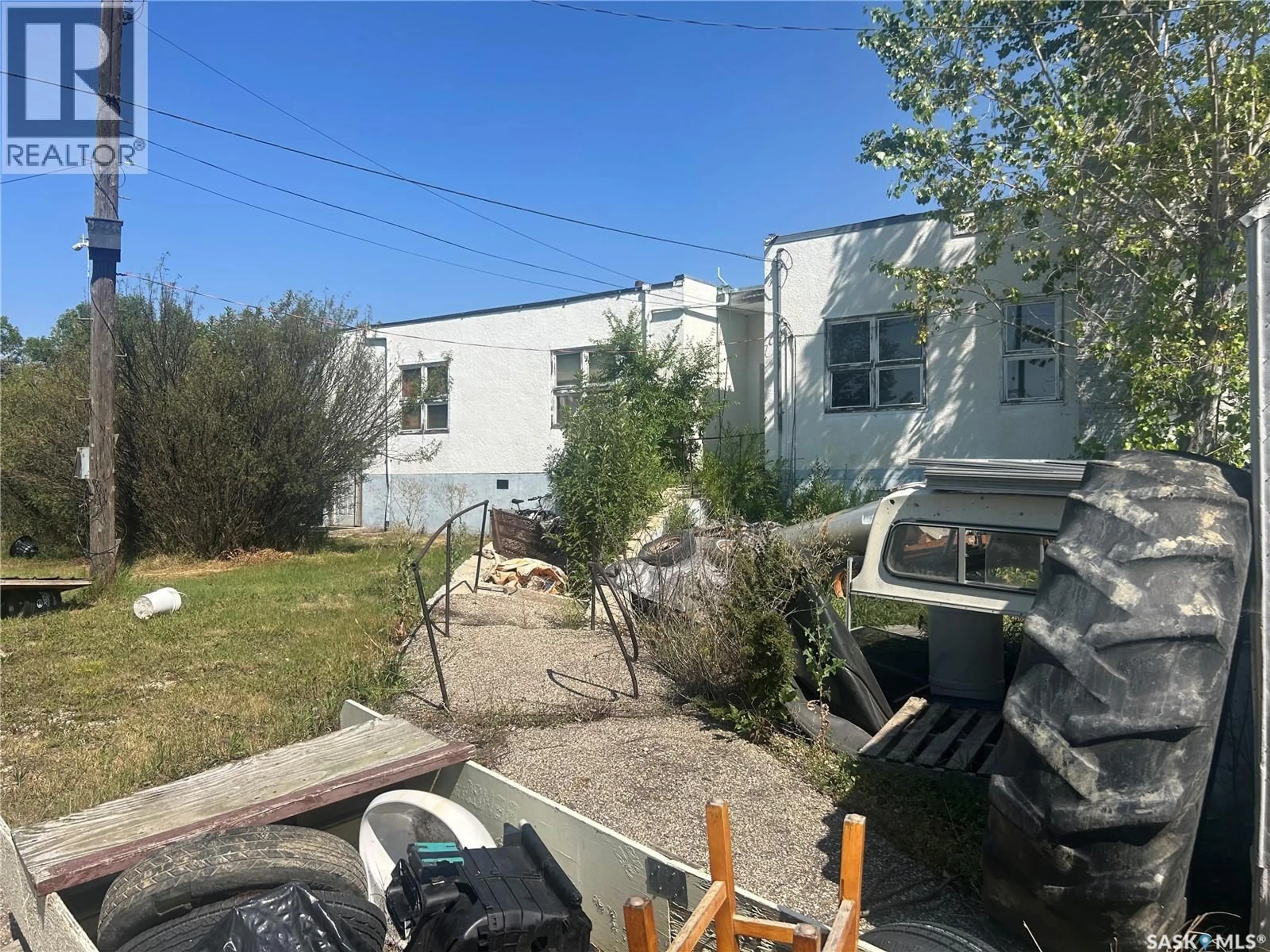 A pic from outside/outdoor area/front of a property/back of a property/a pic from drone, street for 300 2ND STREET, Bengough Saskatchewan S0C0K0